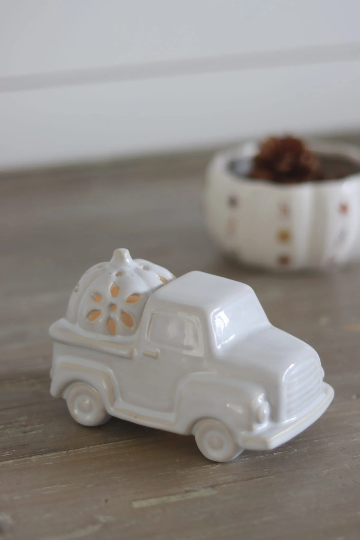 Car With Pumpkin - LED - Image 2