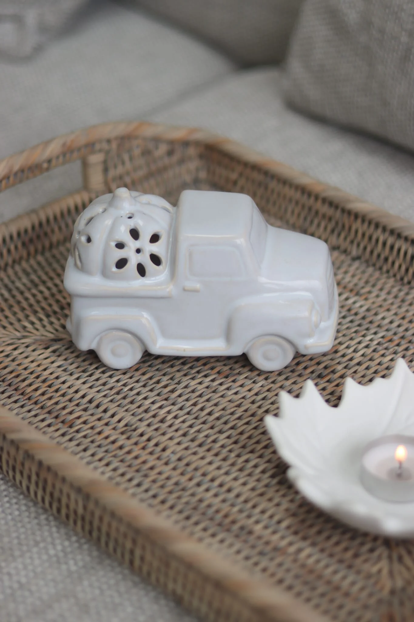 Car With Pumpkin - LED - Image 3