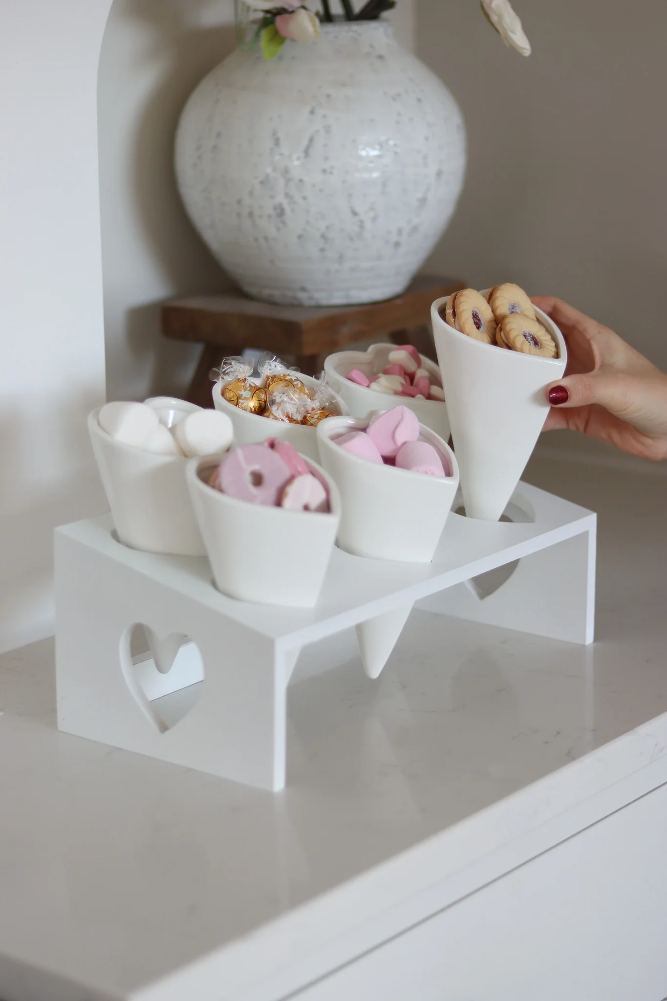Ceramic Heart Snacking Station - White - Image 3