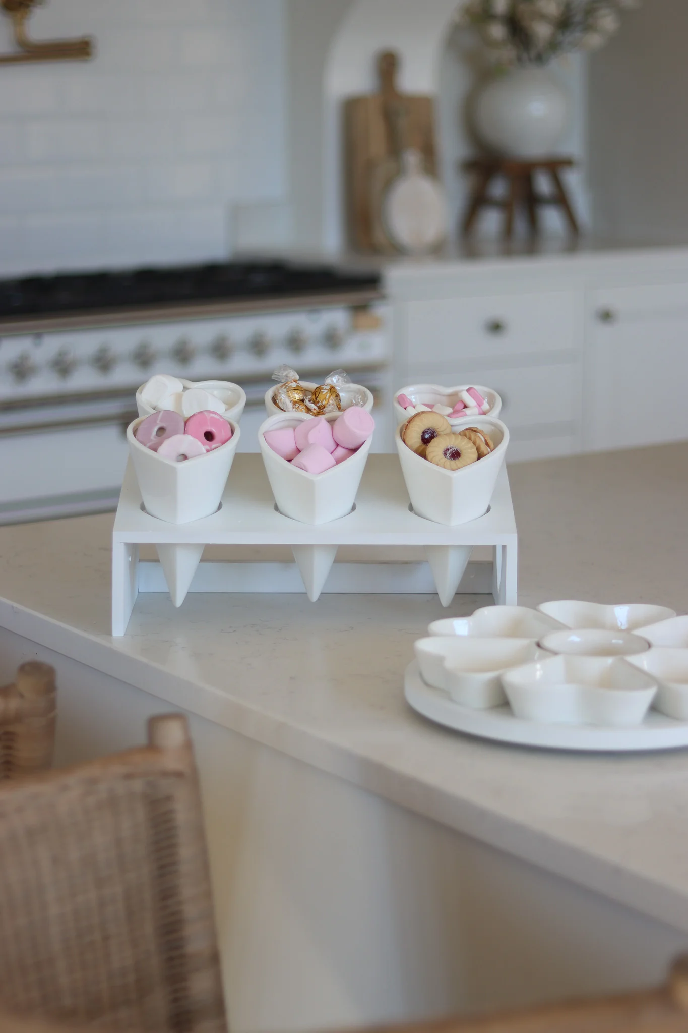 Ceramic Heart Snacking Station - White - Image 5