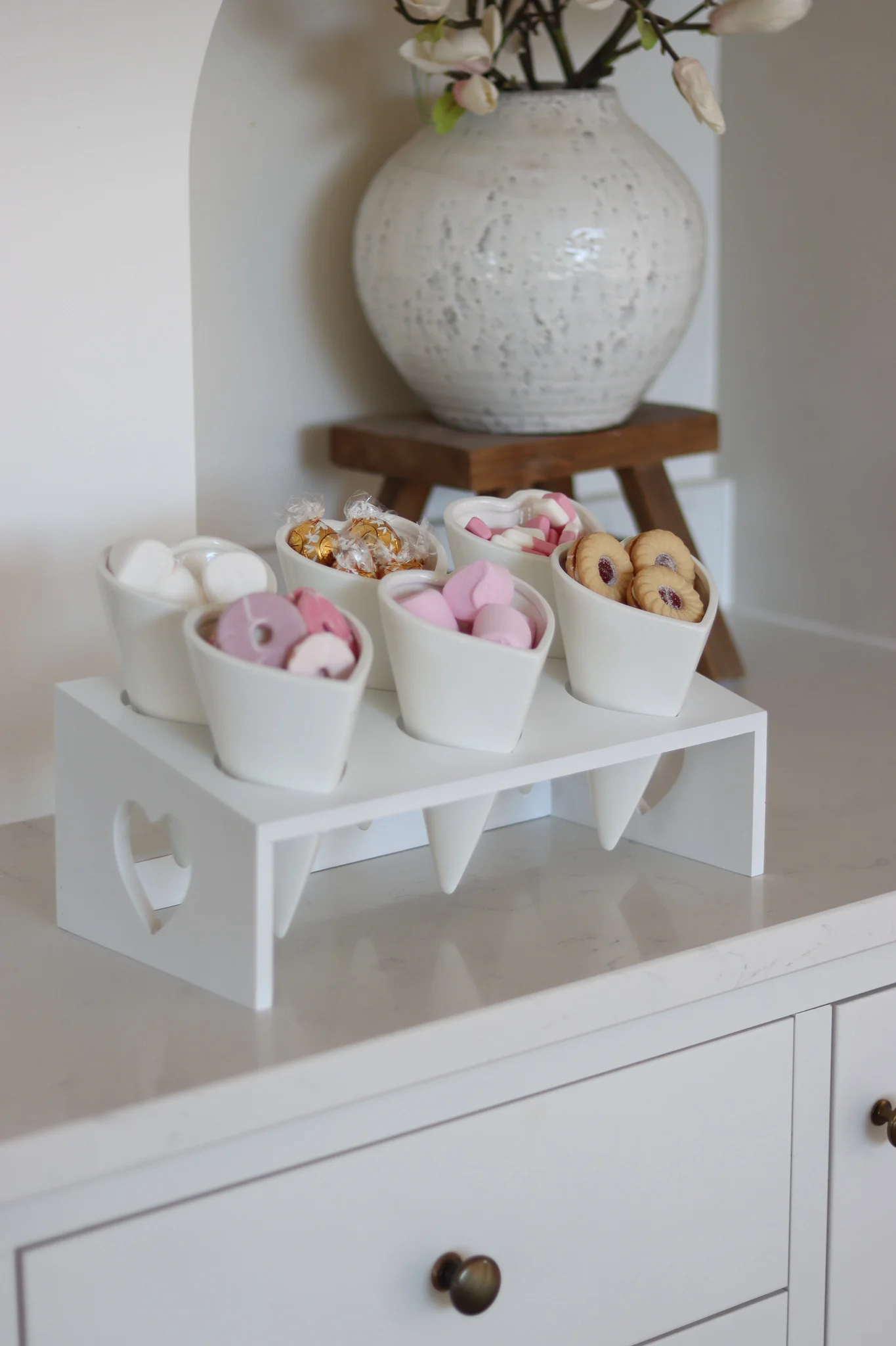 Ceramic Heart Snacking Station - White - Image 6