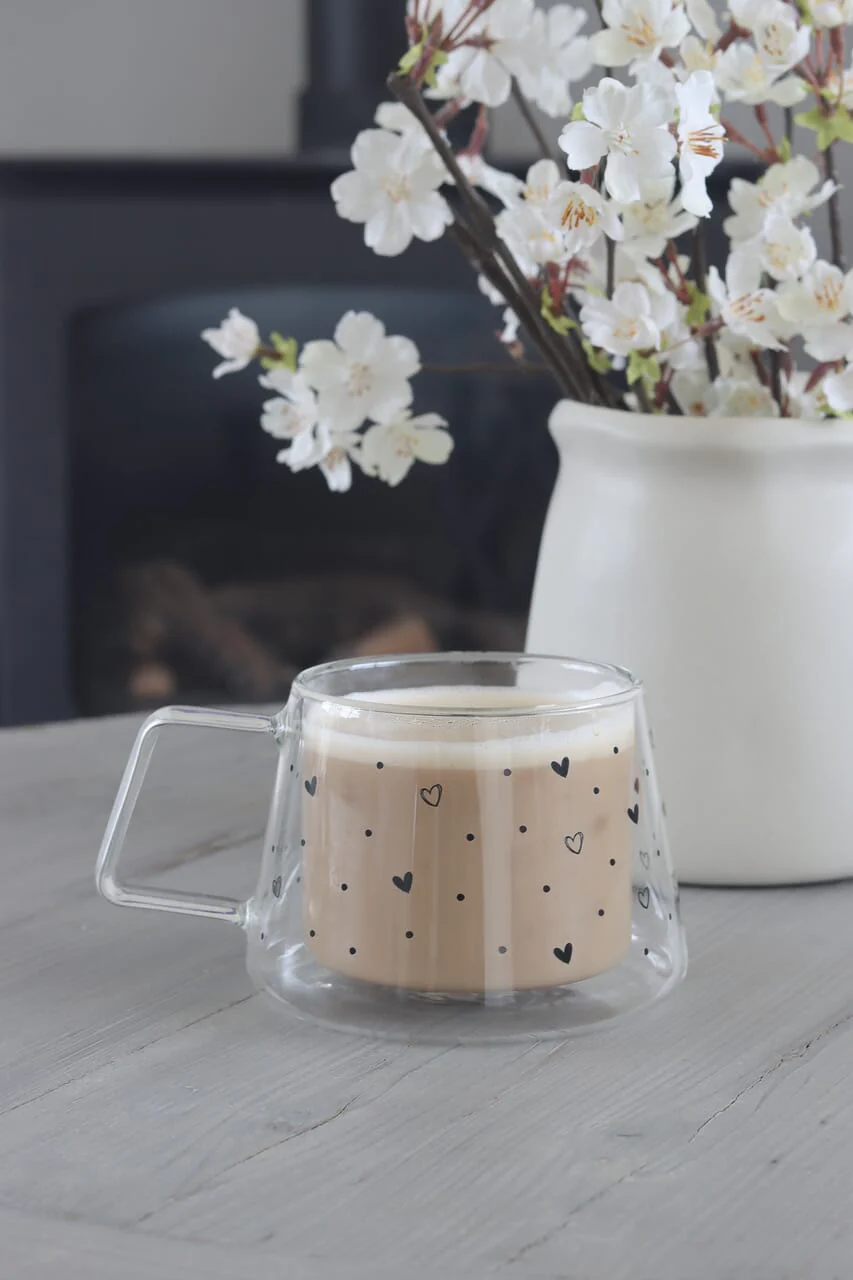 Wrap Around Double Walled Glass Mug – Hearts & Dots Black - Image 3