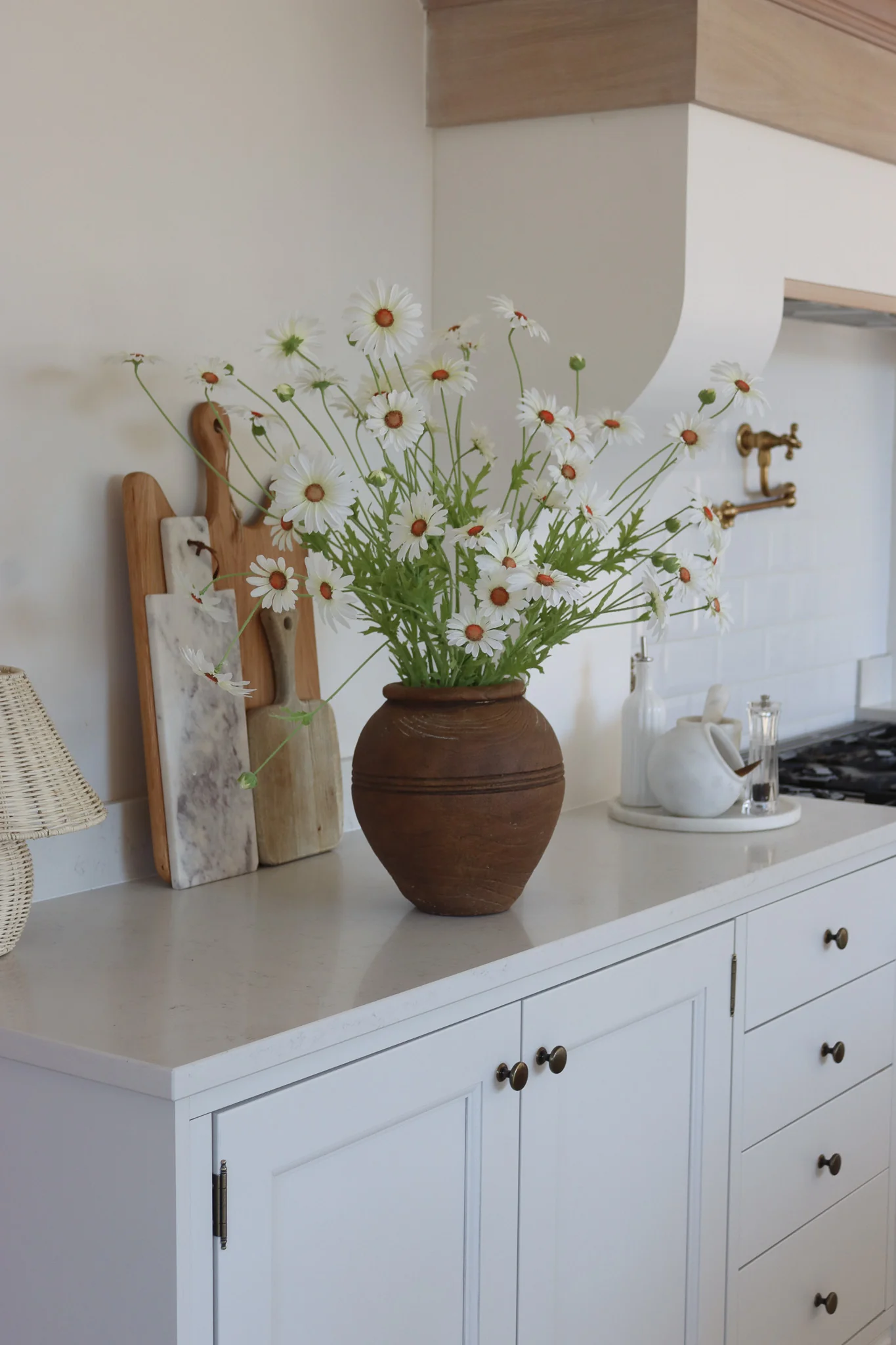 Faux Daisy Spray - Image 3