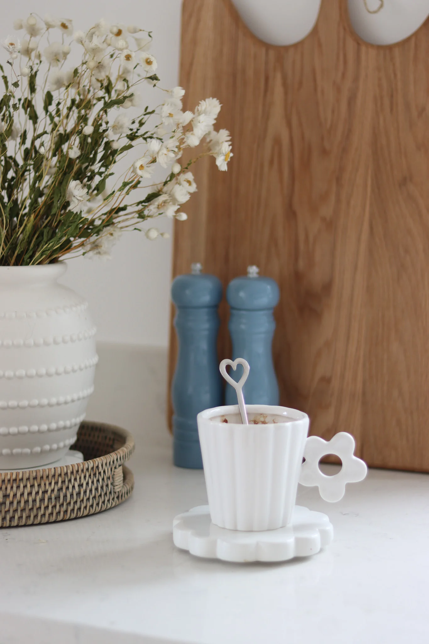 Flower Handled Spring Mug - Image 2