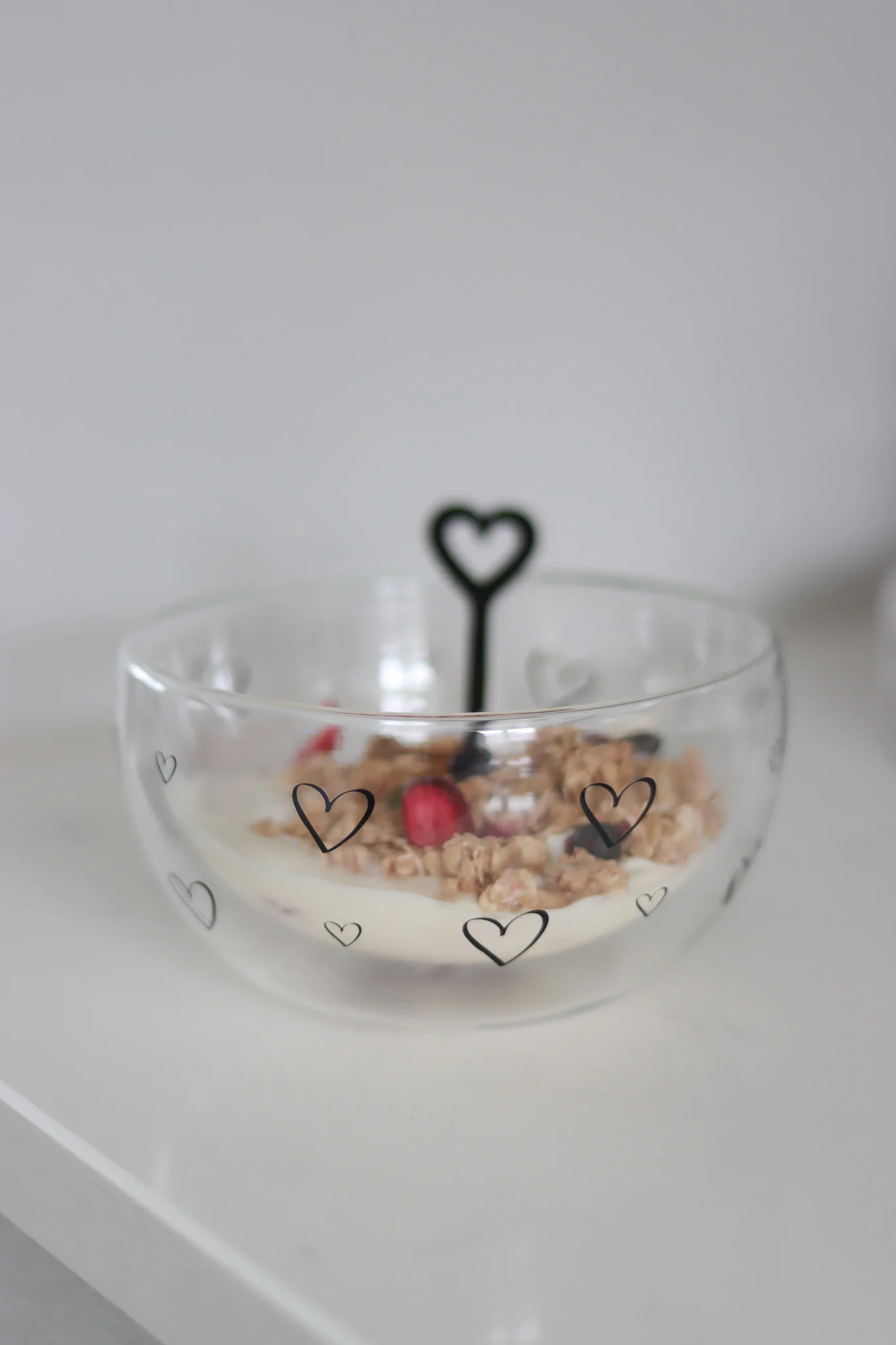 Glass Bowl – Open Hearts/Black