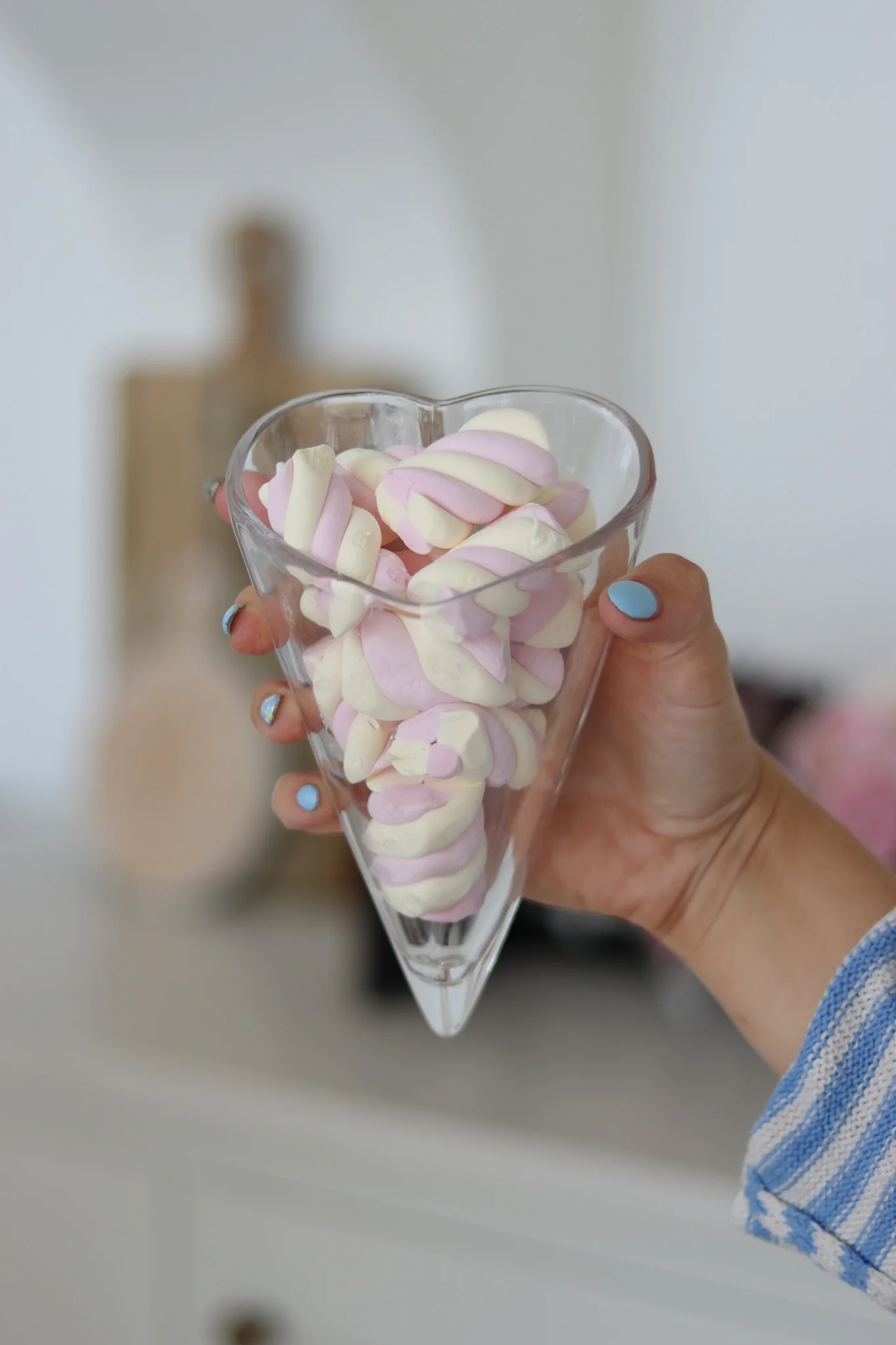 Glass Heart Snacking Station - Black *Defect* - Image 3
