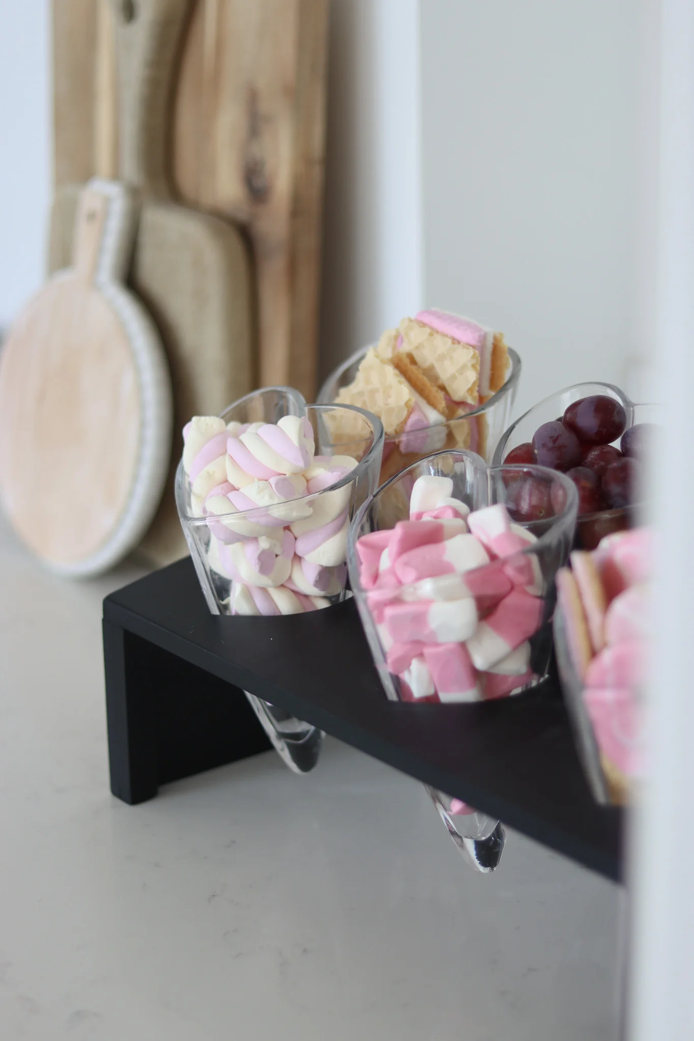 Glass Heart Snacking Station - Black *Defect* - Image 4
