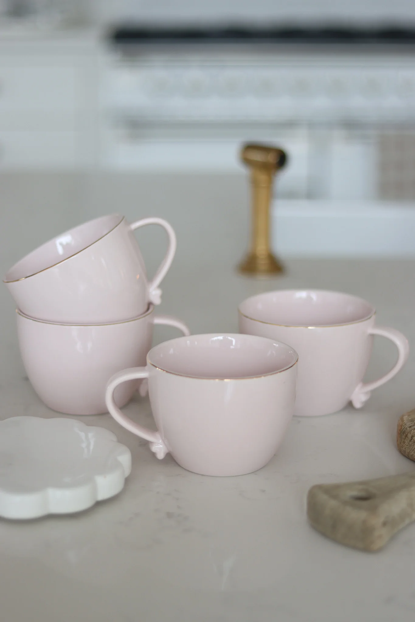 Heart Handled Ceramic Mug Set – 4 Piece – Pink Gold Trim - Image 4