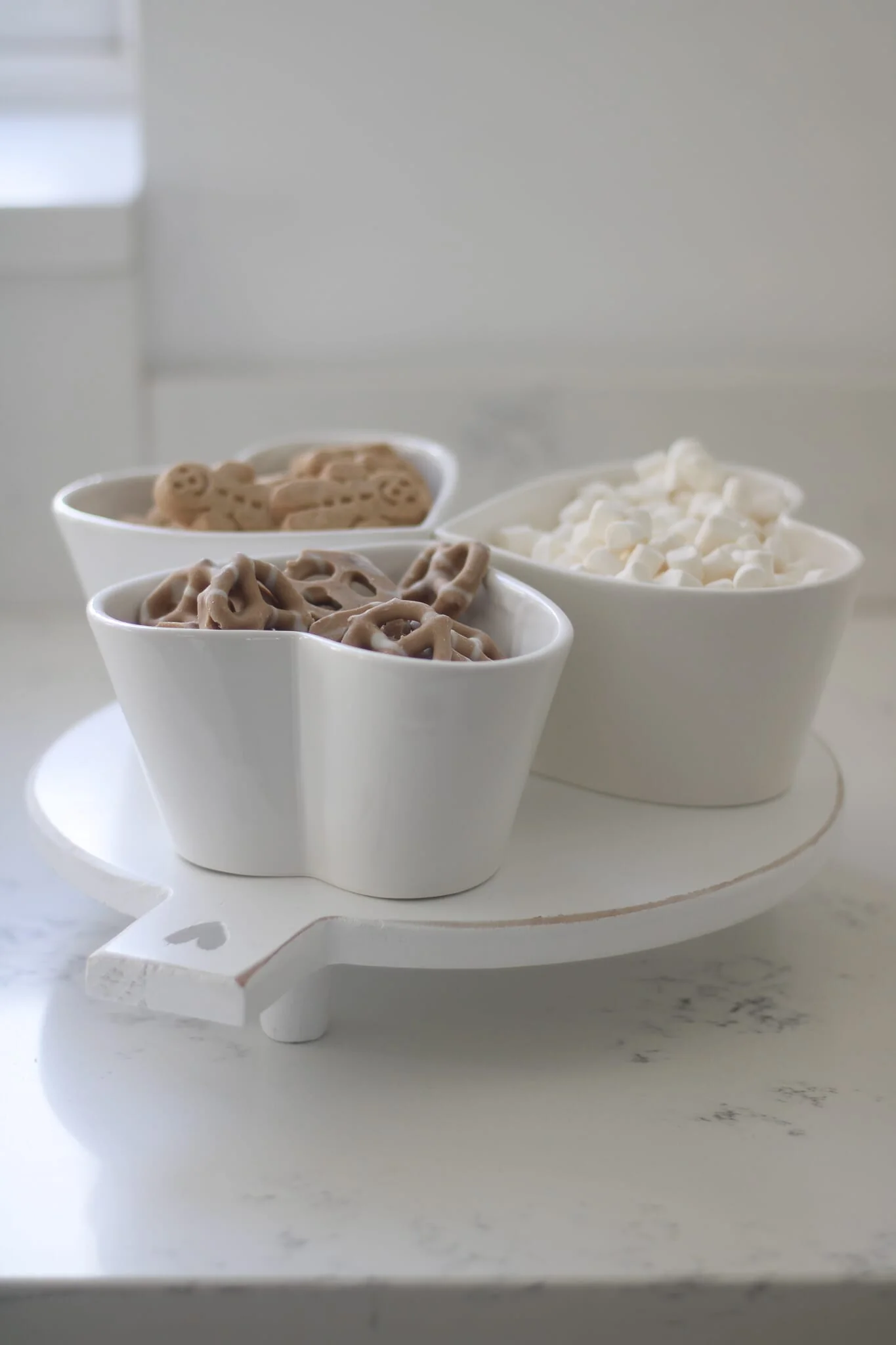 Heart Handled Round Tray - Whitewash