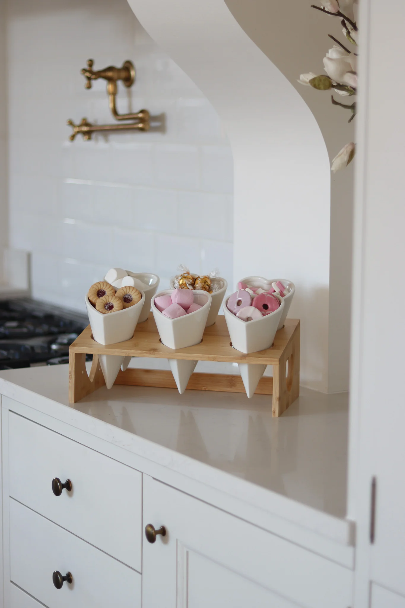 Ceramic Heart Snacking Station - Natural - Image 4