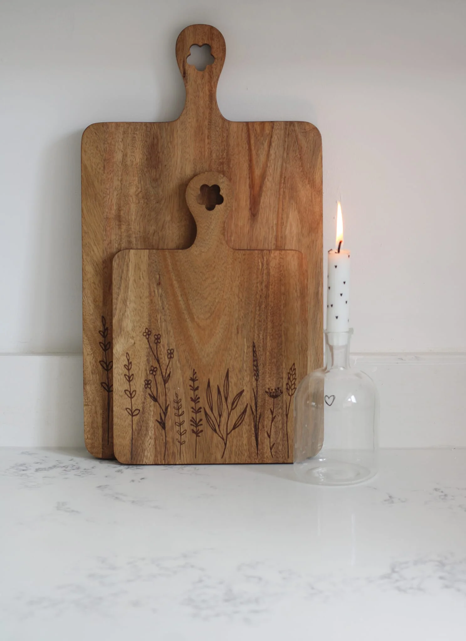 Engraved Flower Chopping Board-Natural Large - Image 3