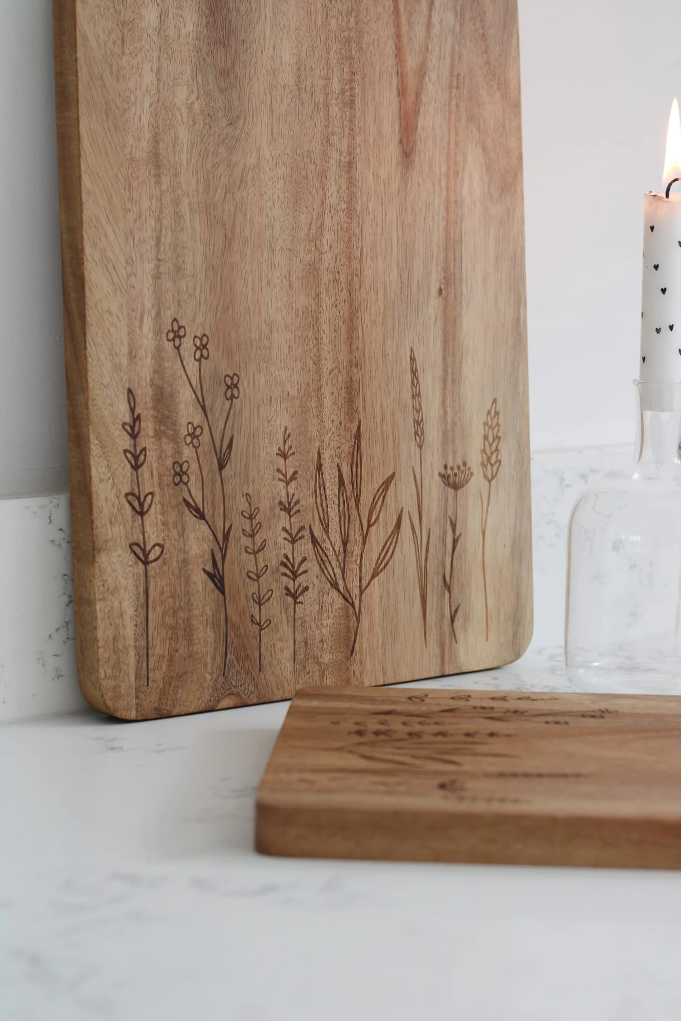 Engraved Flower Chopping Board-Natural Large - Image 4