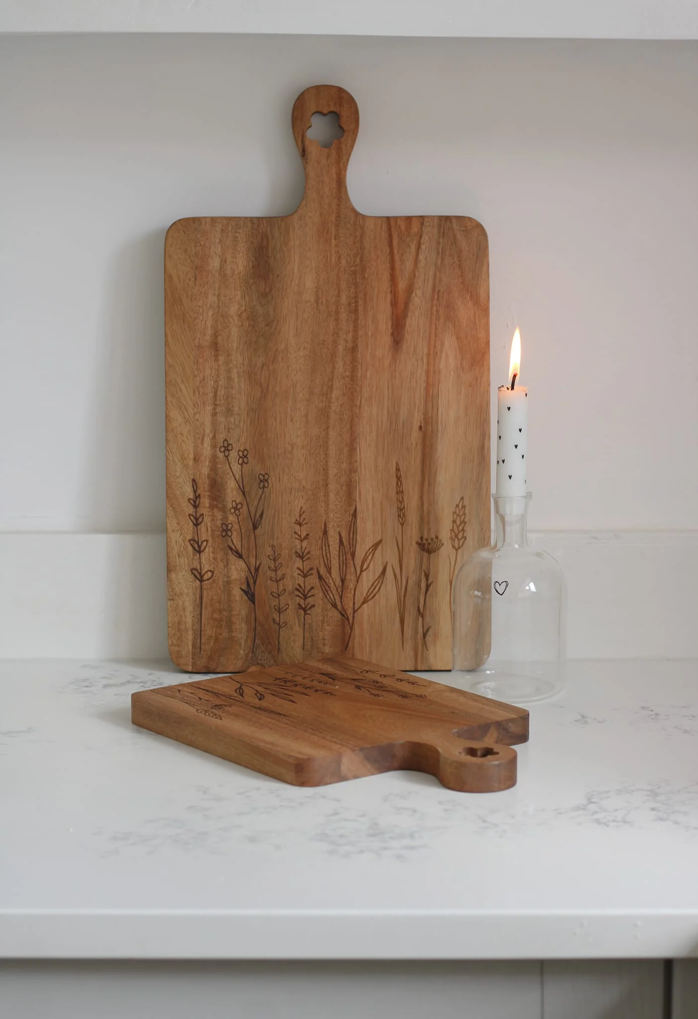 Engraved Flower Chopping Board-Natural Large - Image 5