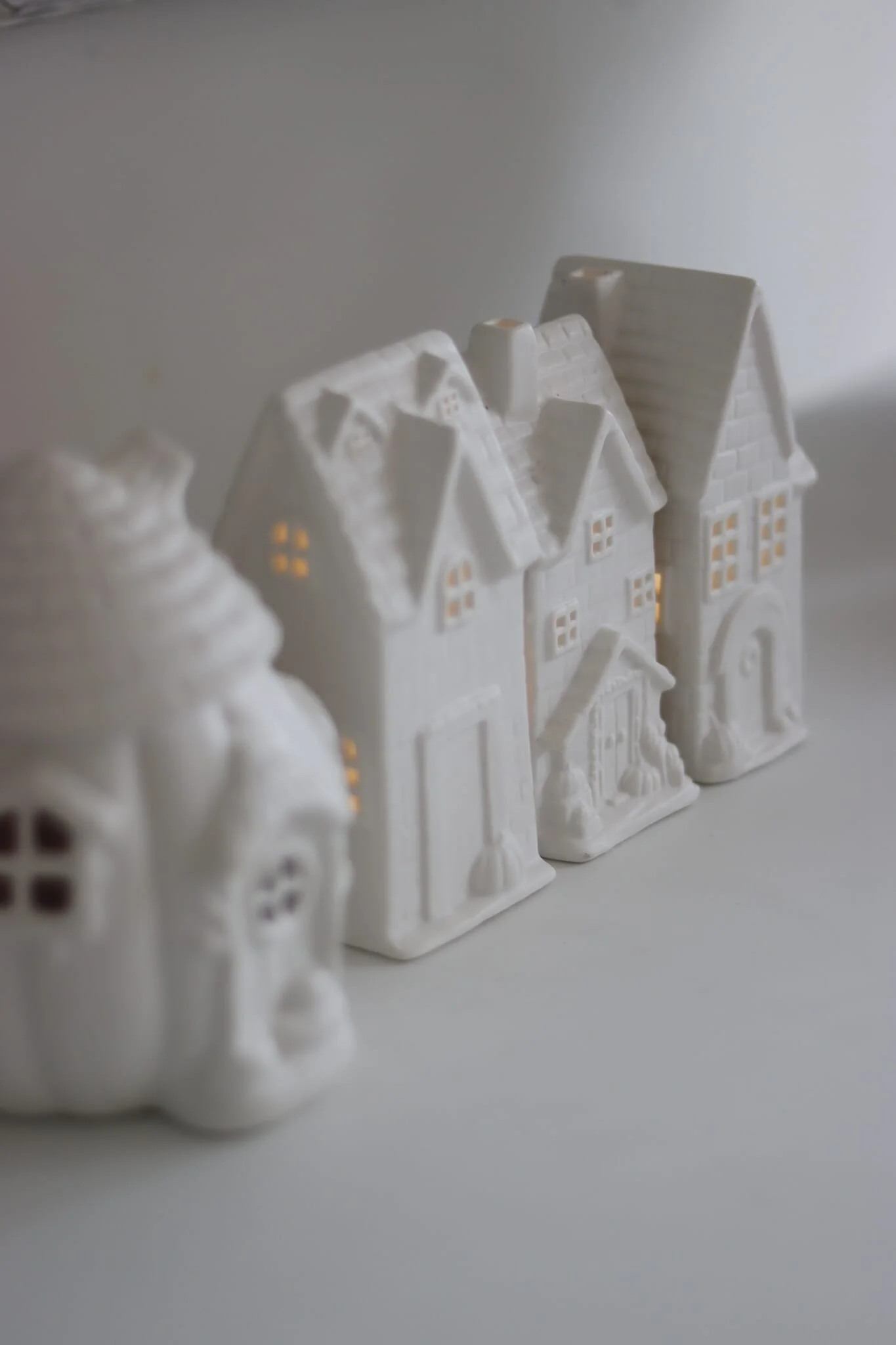 Large LED Ceramic house - Autumn 3Pc - Image 2