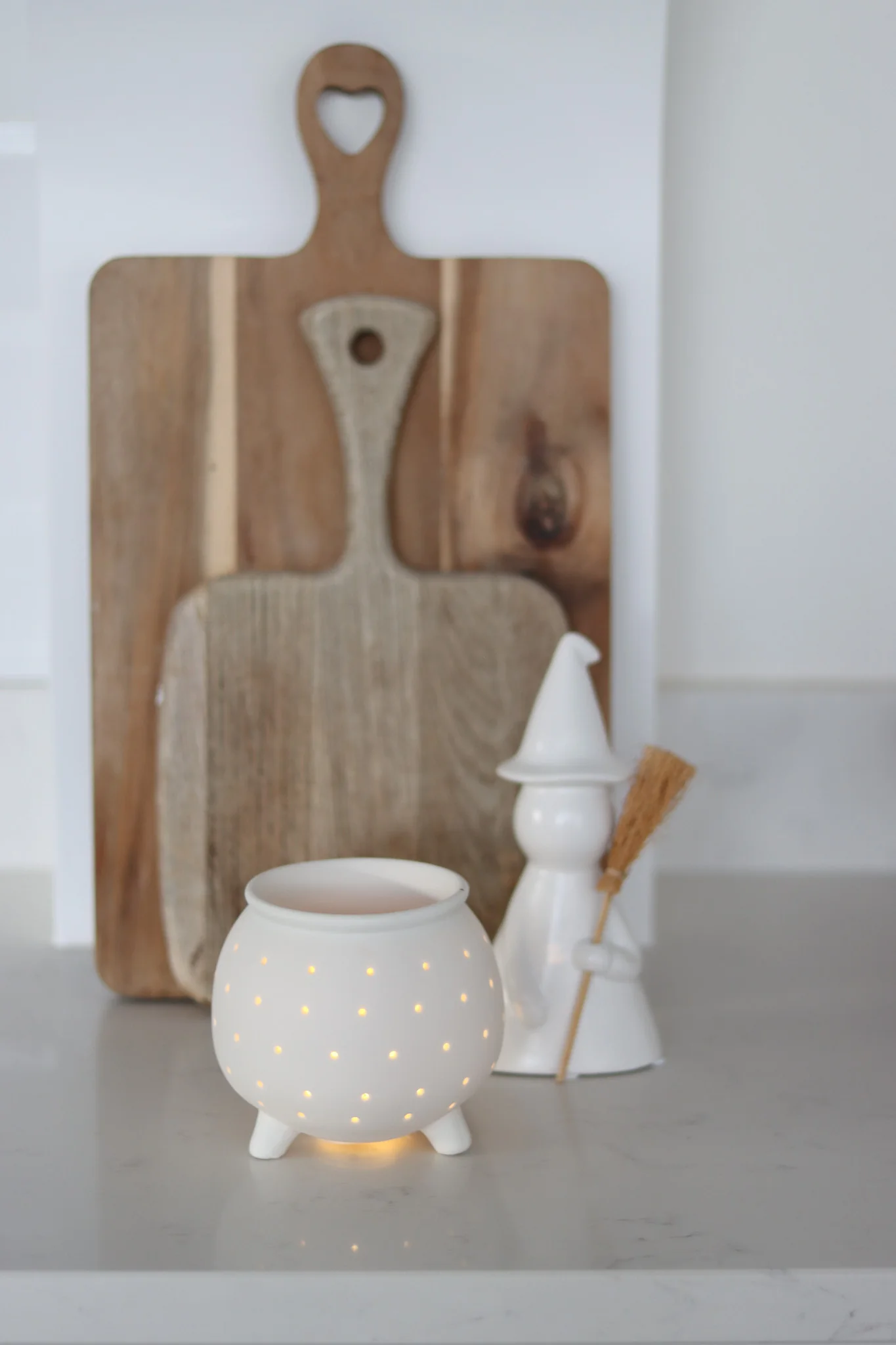 LED Ceramic Cauldron - Image 3
