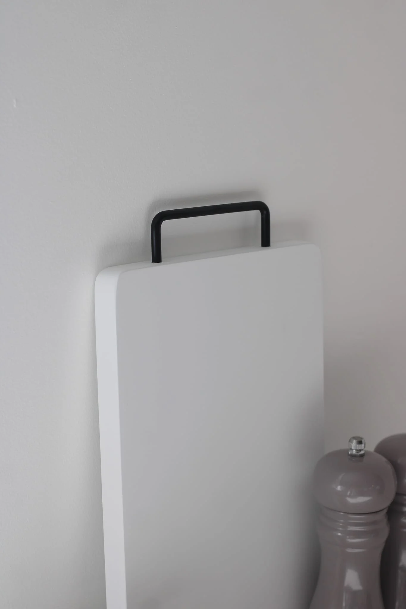 Metal Handled Wooden Chopping Board-White - Image 3