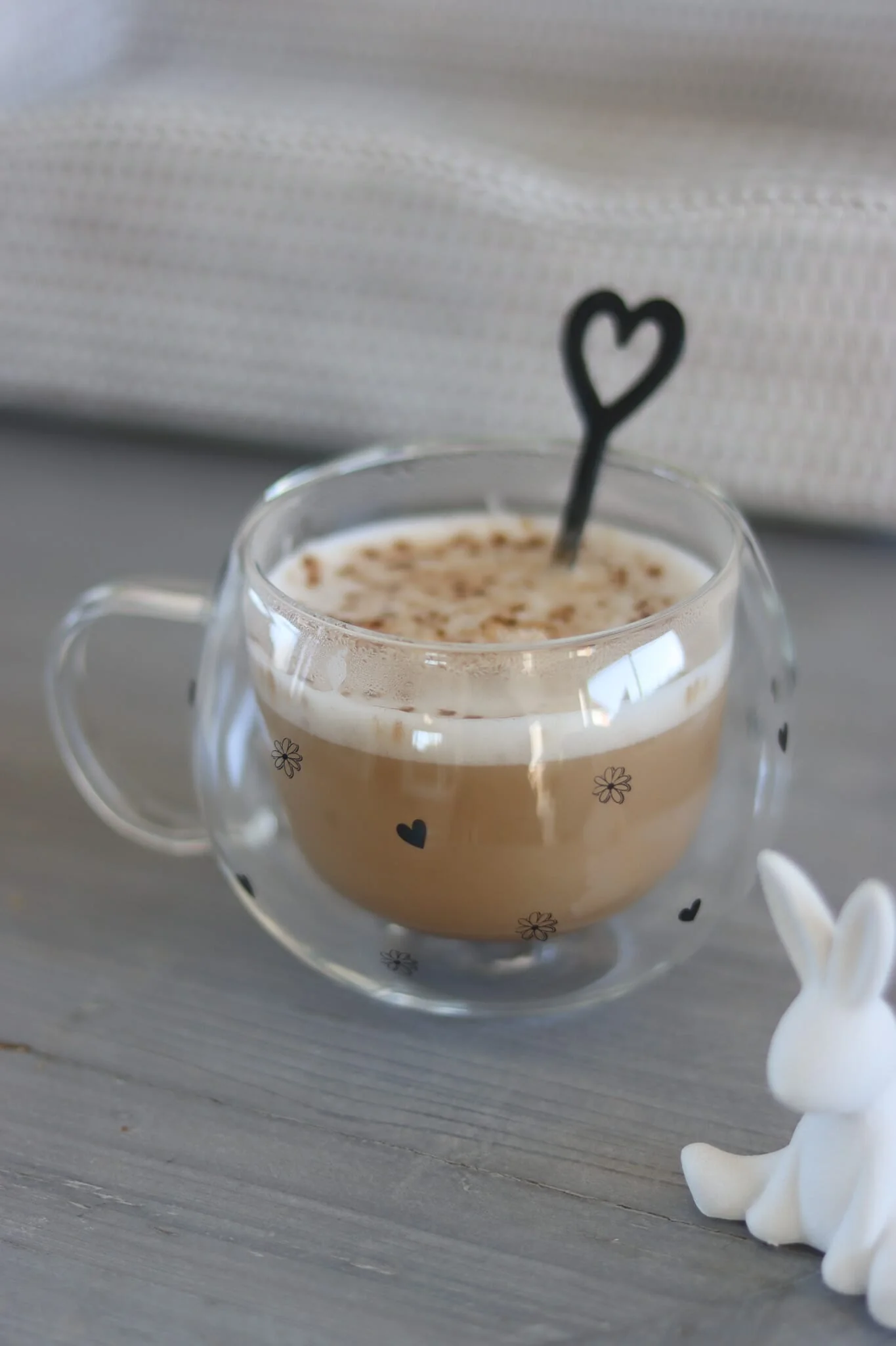 Round Double Wall Glass Mug Black - Daisy Hearts - Image 2