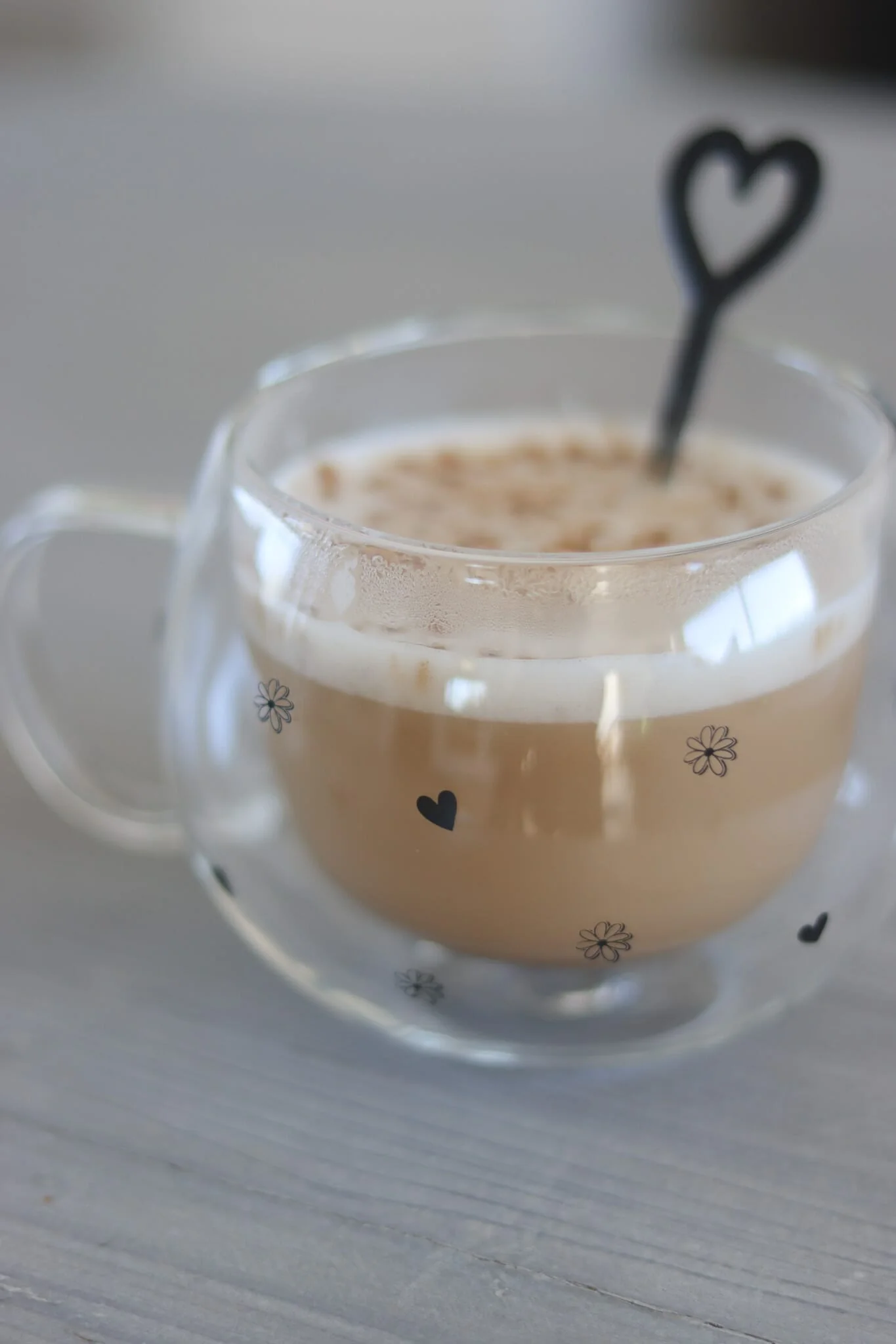 Round Double Wall Glass Mug Black - Daisy Hearts - Image 3