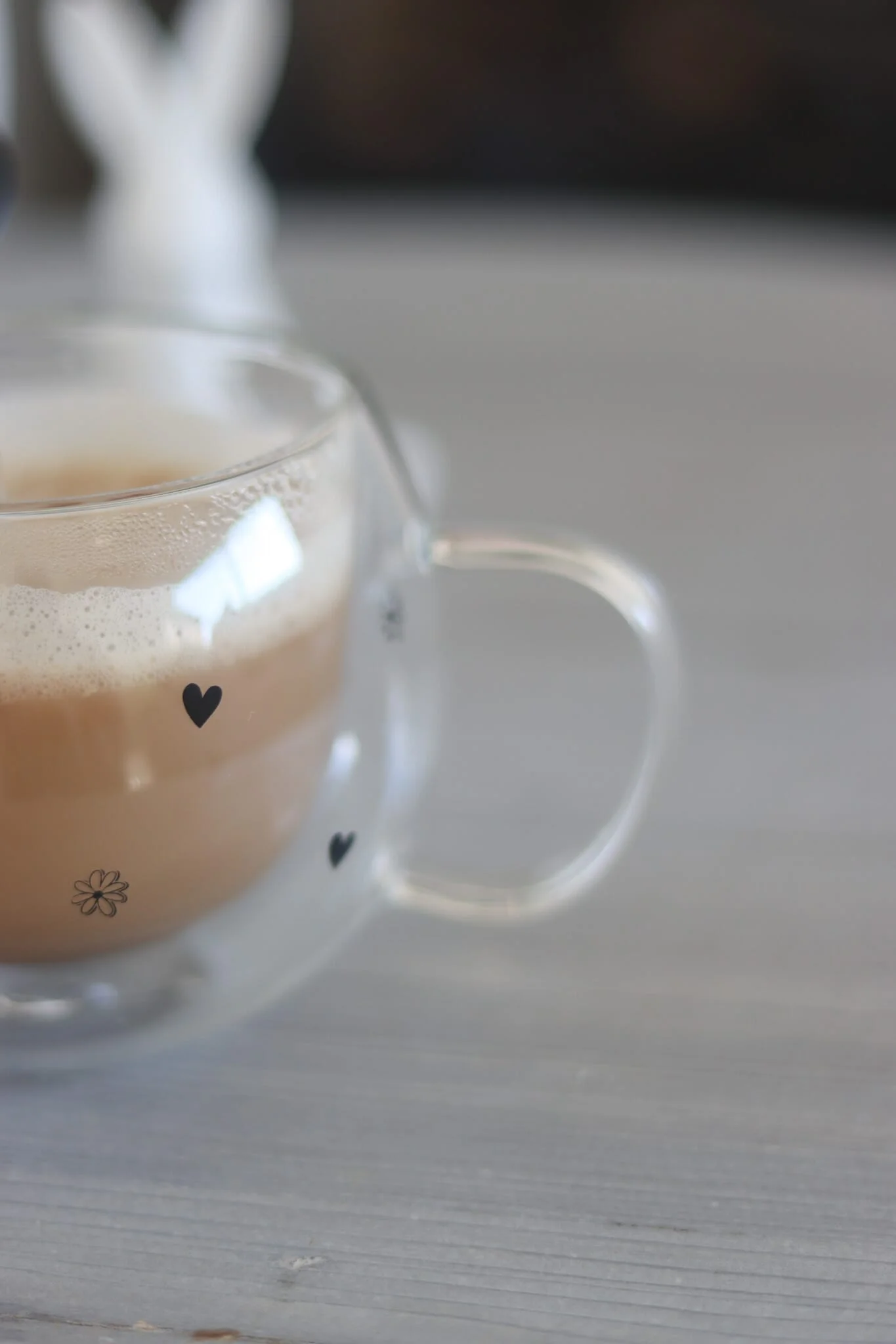 Round Double Wall Glass Mug Black - Daisy Hearts - Image 4