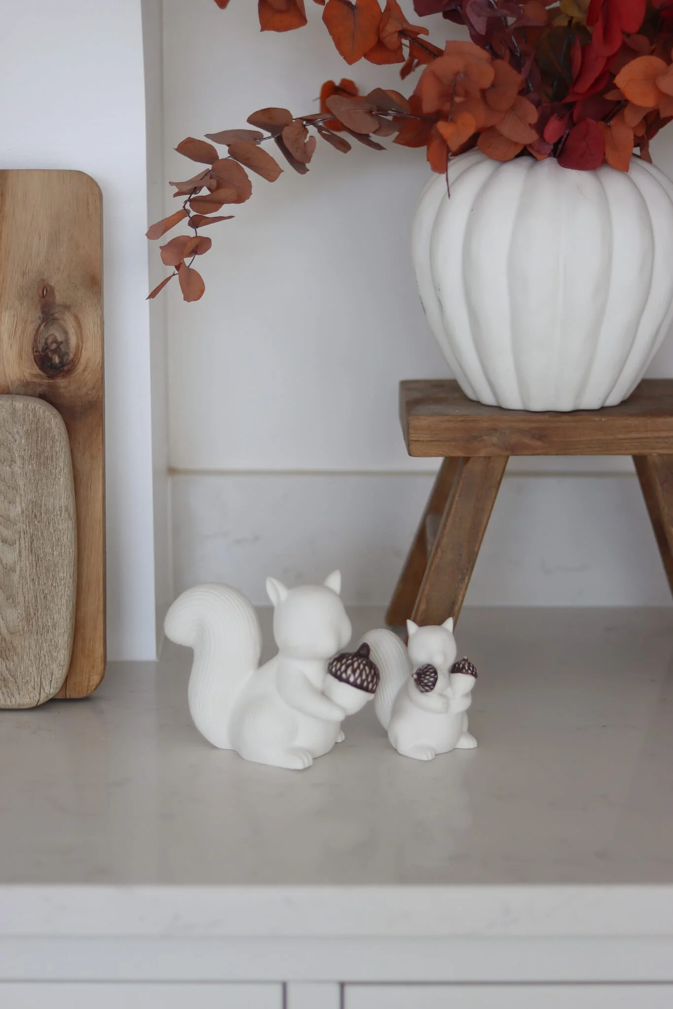 Set of 2 Ceramic Squirrels - Image 4