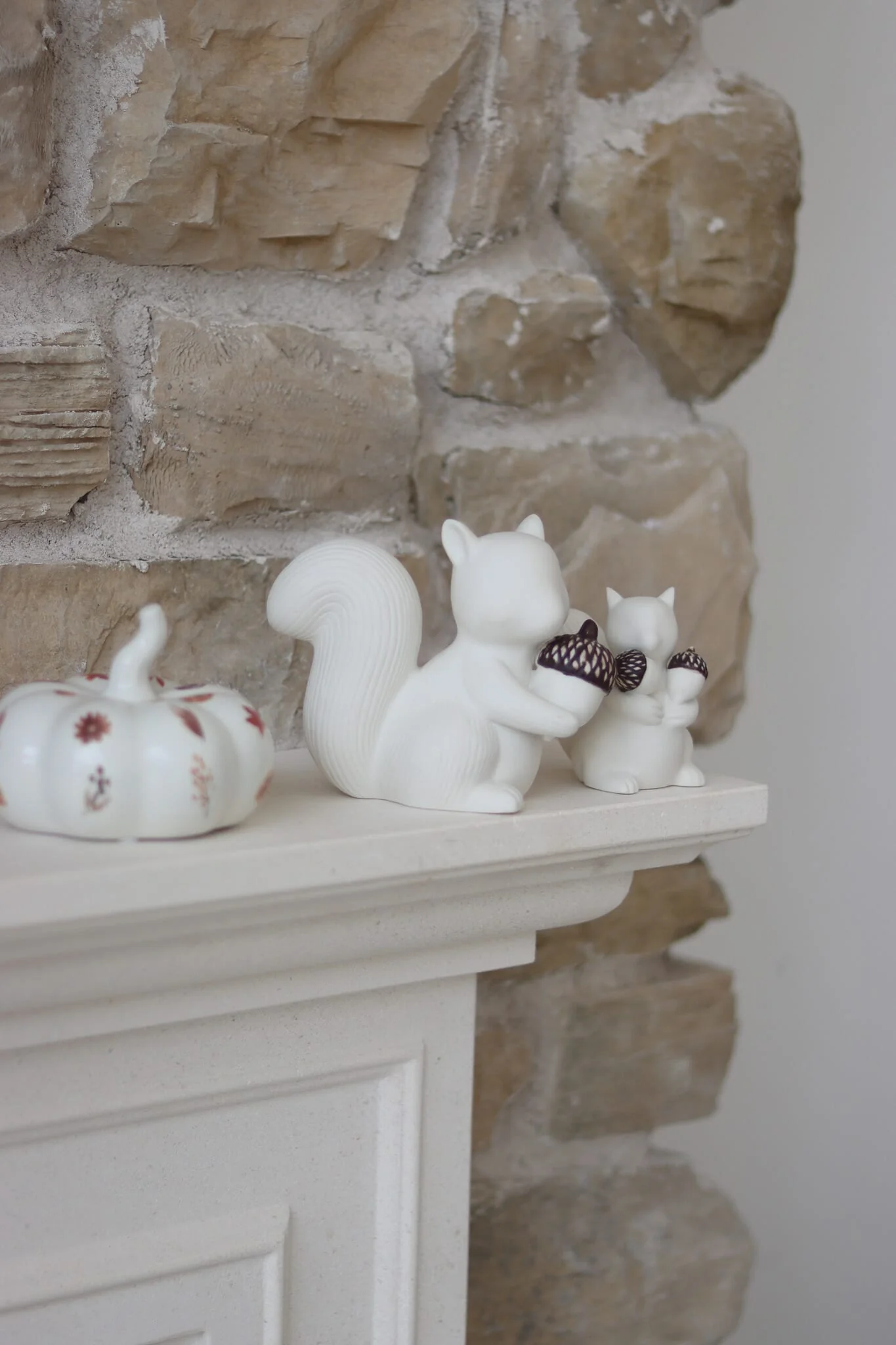 Set of 2 Ceramic Squirrels - Image 5