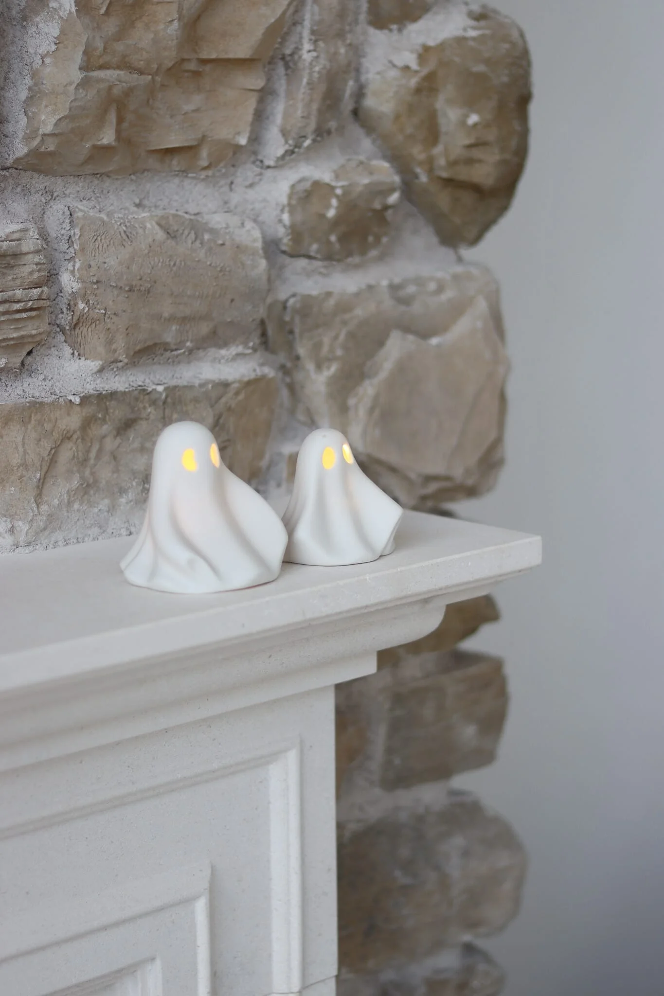 Set of 2 LED Ceramic Ghosts - Image 5