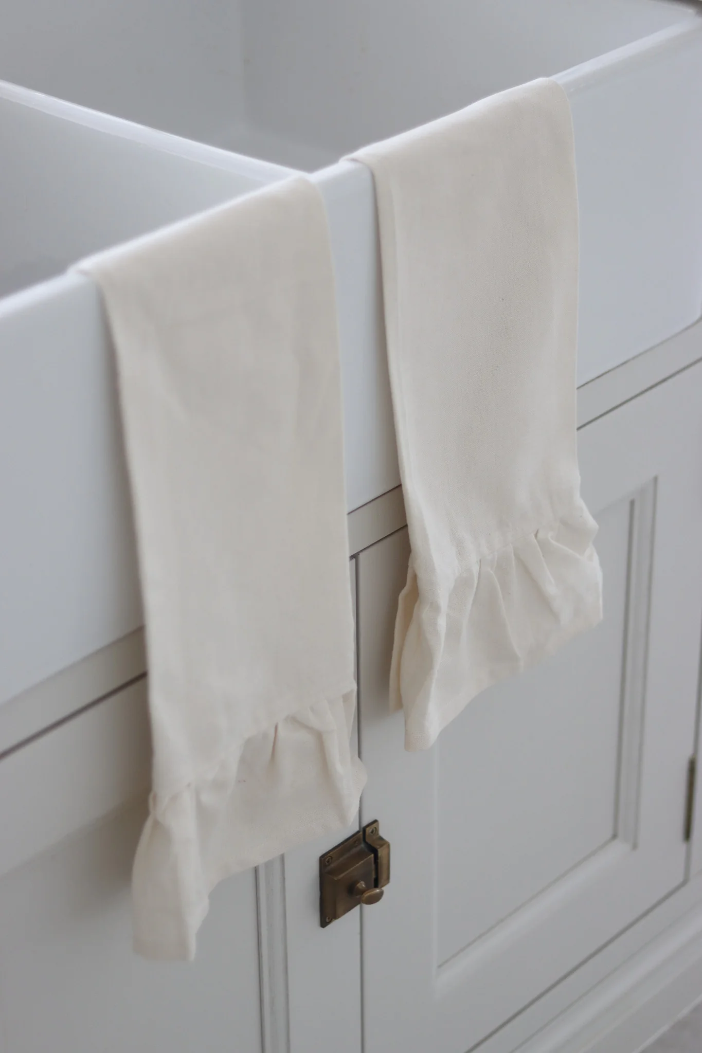 Set of 2 Ruffled Off-White Tea Towels - Image 2