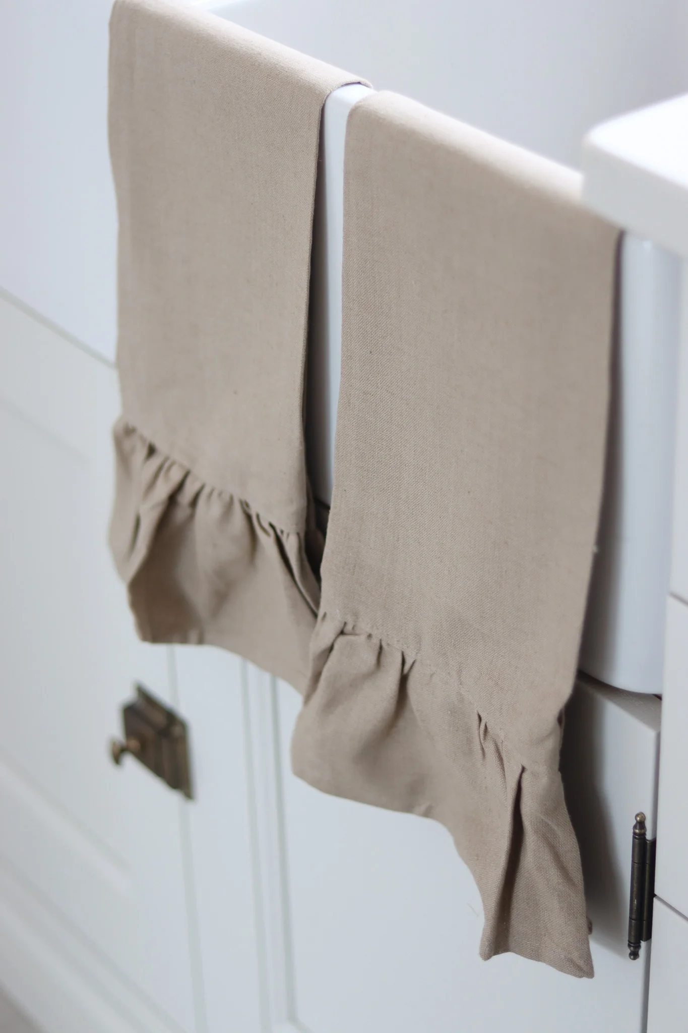 Set of 2 Ruffled Taupe Tea Towels