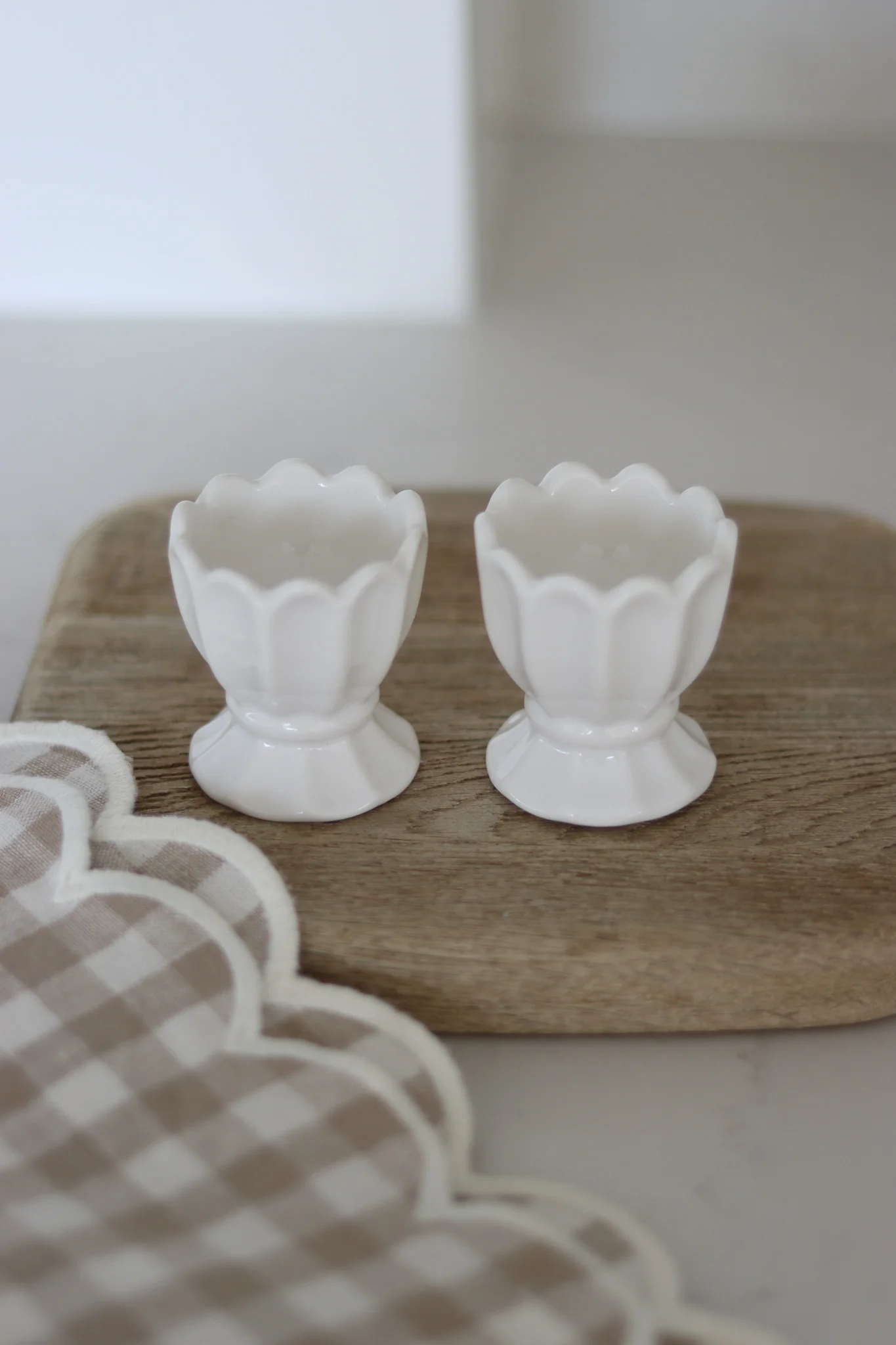 Set of 2 Scalloped Ceramic Egg Cups - Image 5