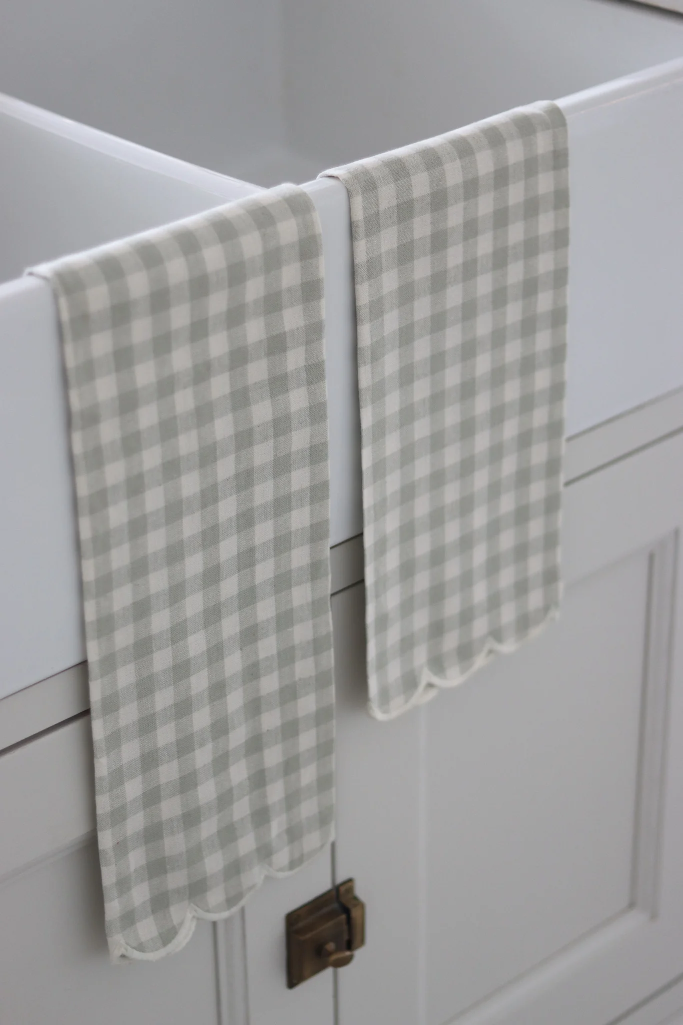 Set of 2 Scalloped Gingham Light Grey Tea Towels - Image 4