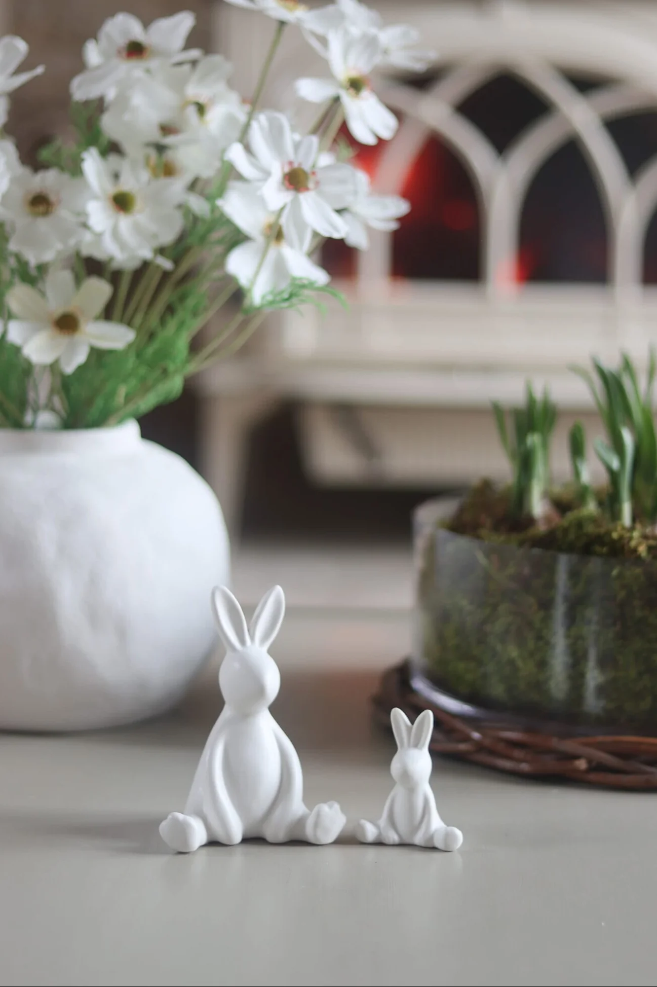 Set of 2 Sitting Easter Bunnies - Style 2