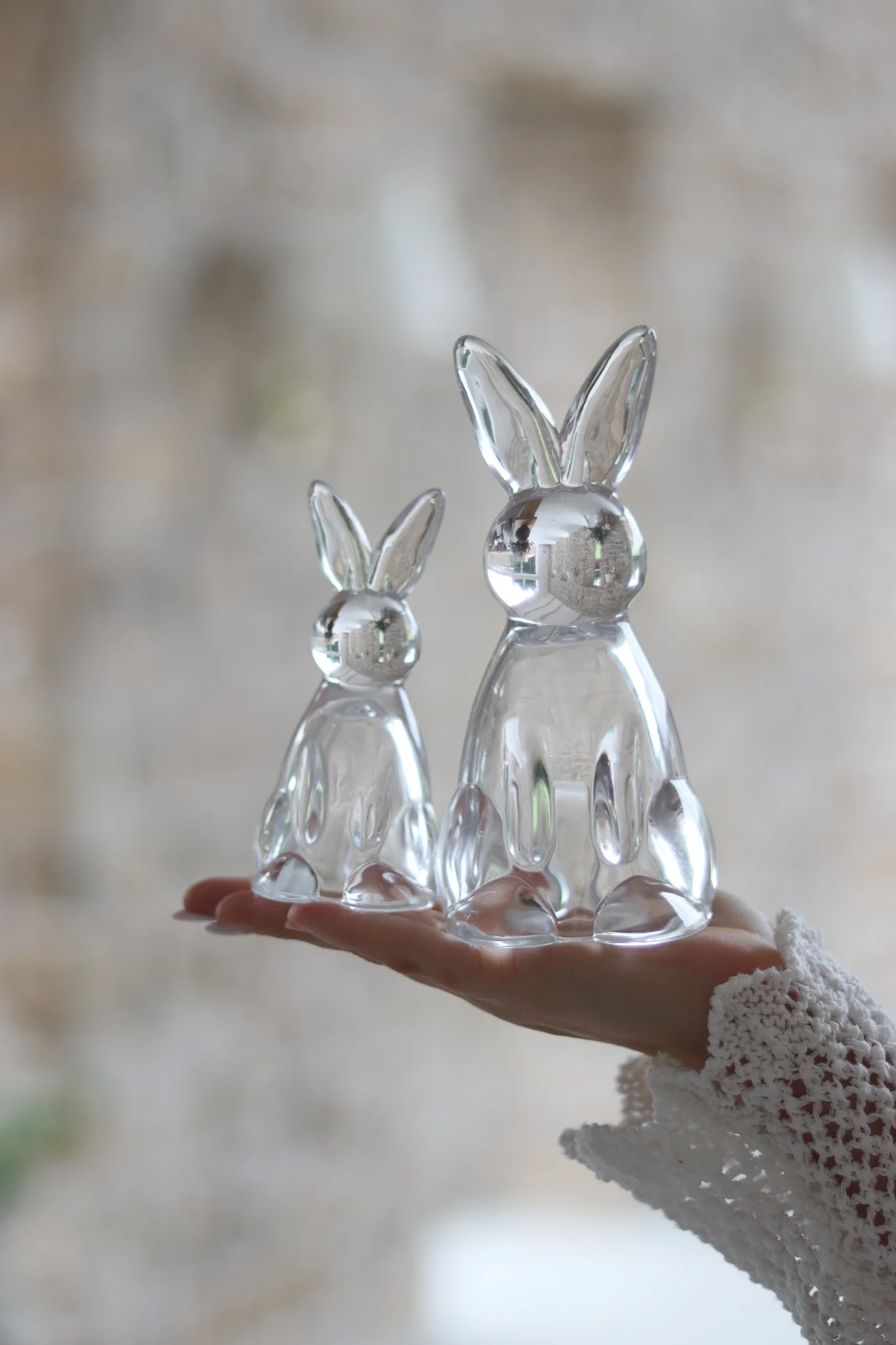Set of 2 Sitting Glass Bunnies - Image 4