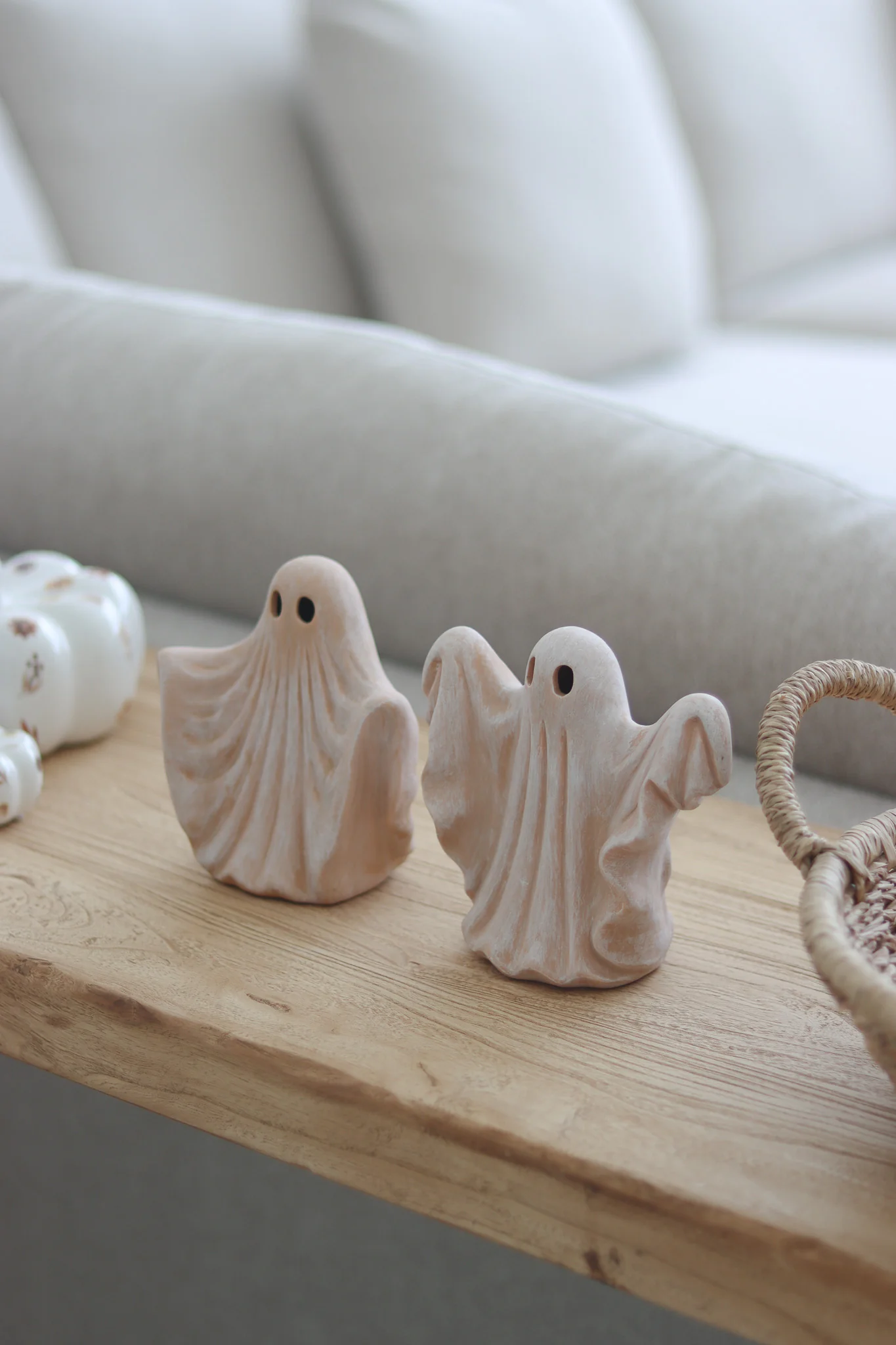 Set of 2 Spooky Ghosts – Terracotta