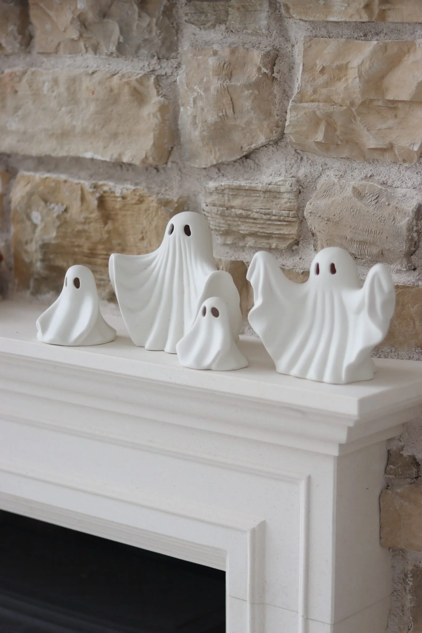 Set of 2 Spooky Ghosts – White - Image 3