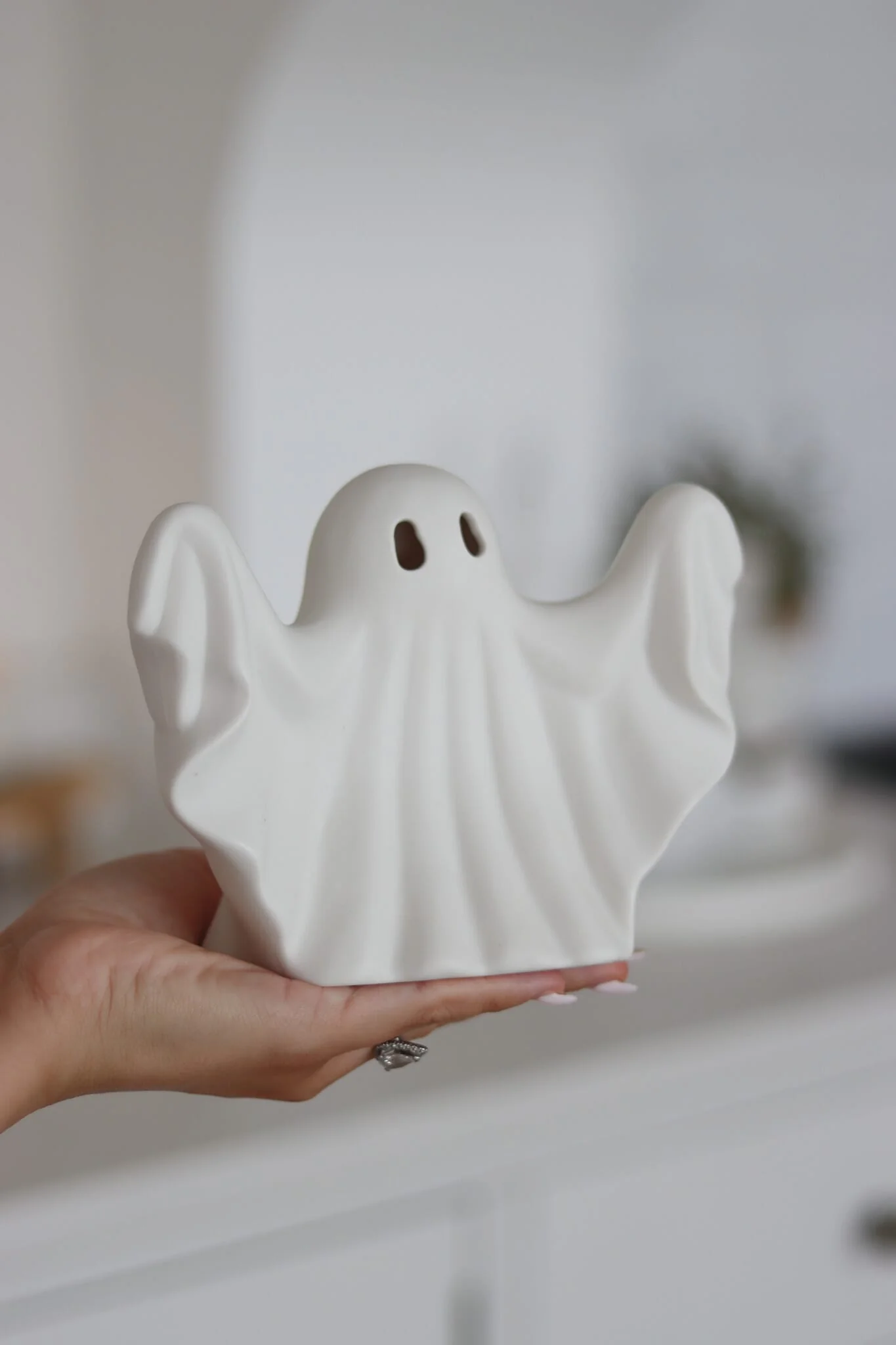 Set of 2 Spooky Ghosts – White - Image 5