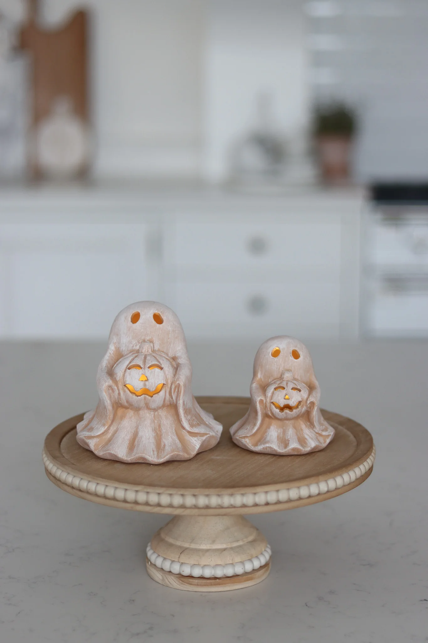 Set of 2 Terracotta Ghosts Holding Pumpkins - Image 2