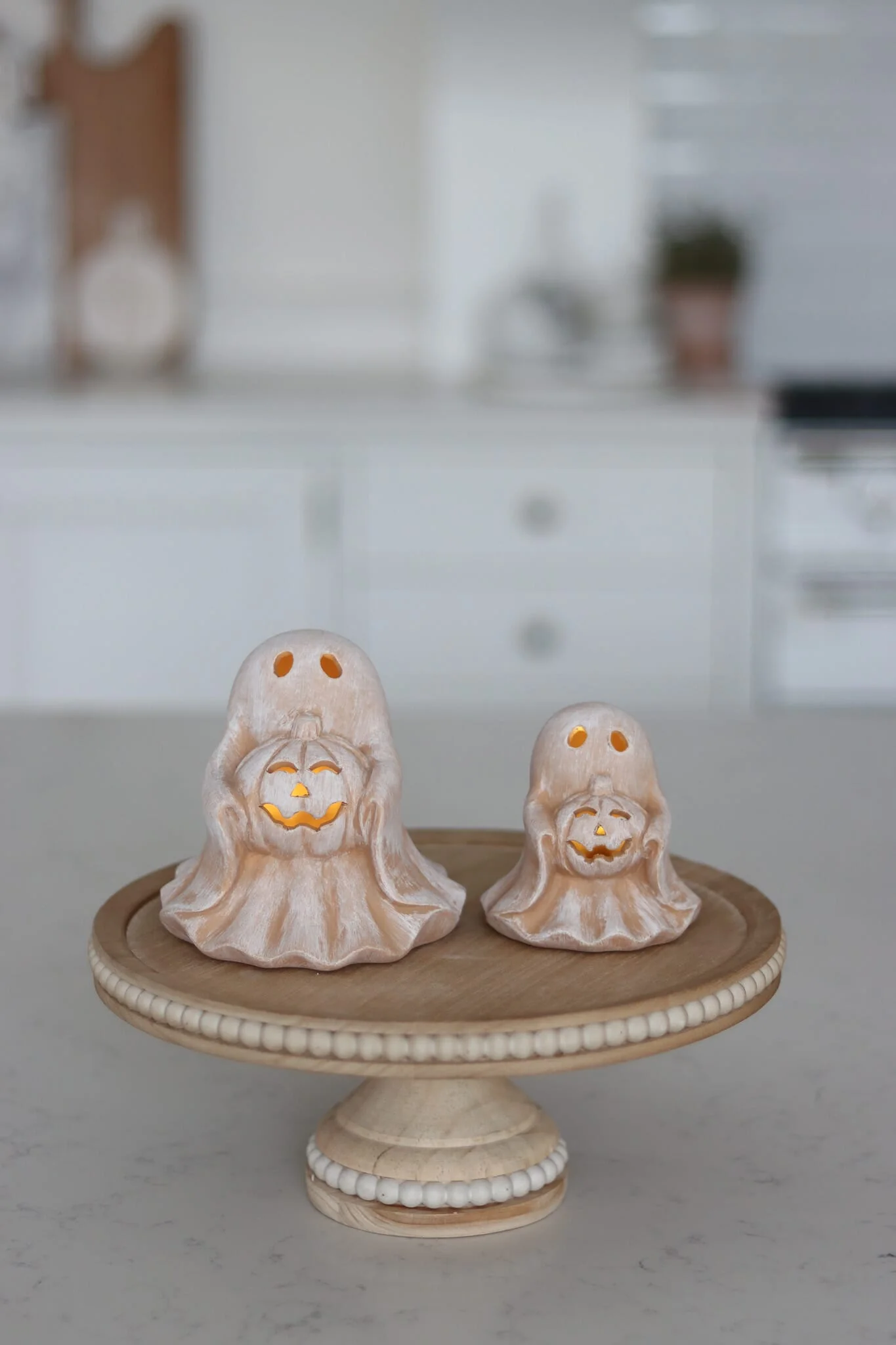 Set of 2 Terracotta Ghosts Holding Pumpkins - Image 4
