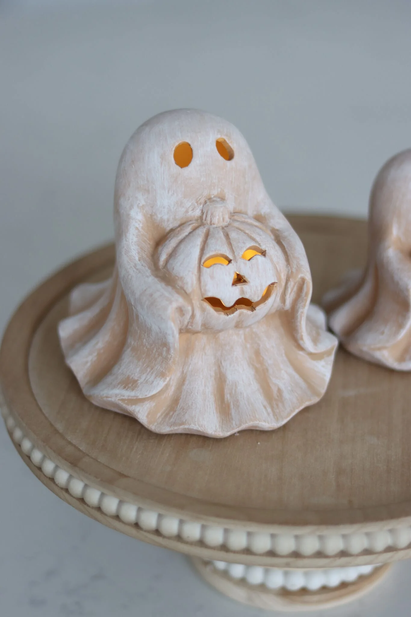 Set of 2 Terracotta Ghosts Holding Pumpkins - Image 5