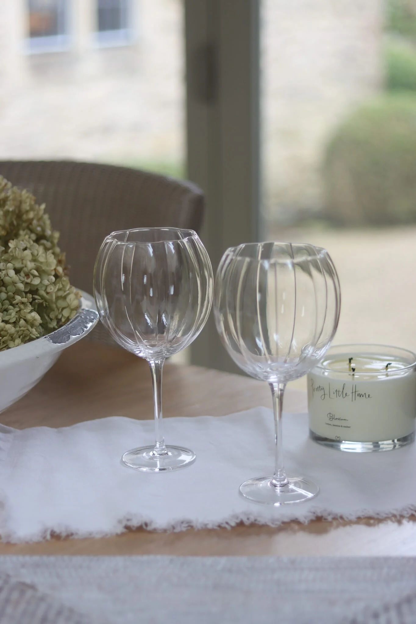 Set of 2 Wine Glasses - Scalloped