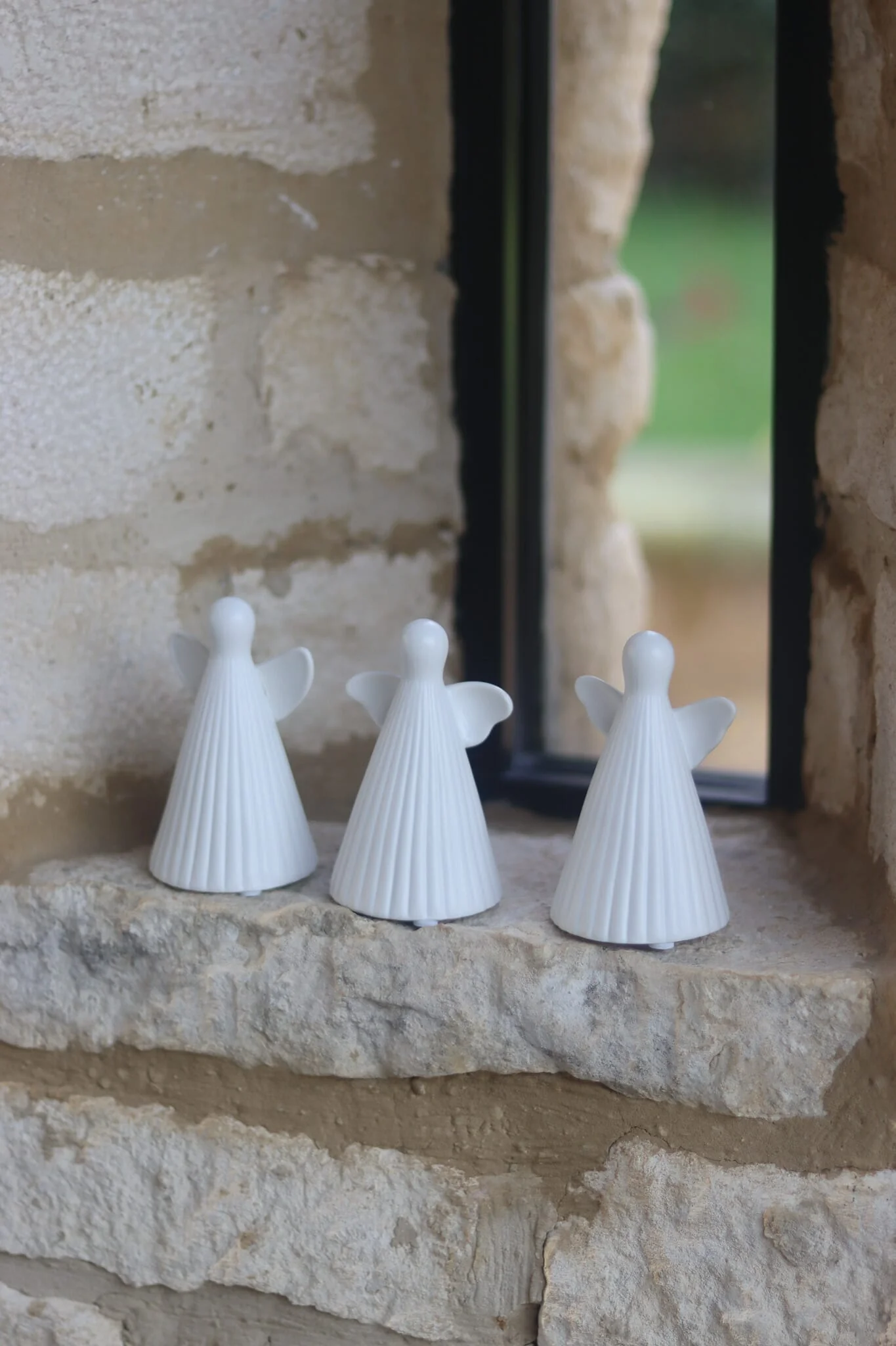 Set Of 3 Ceramic Fluted Angels - Image 2