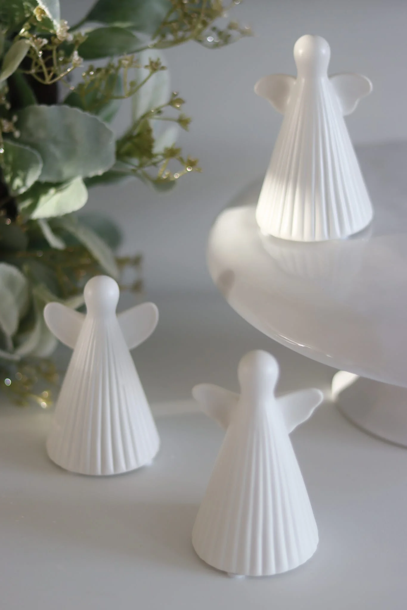 Set Of 3 Ceramic Fluted Angels - Image 3