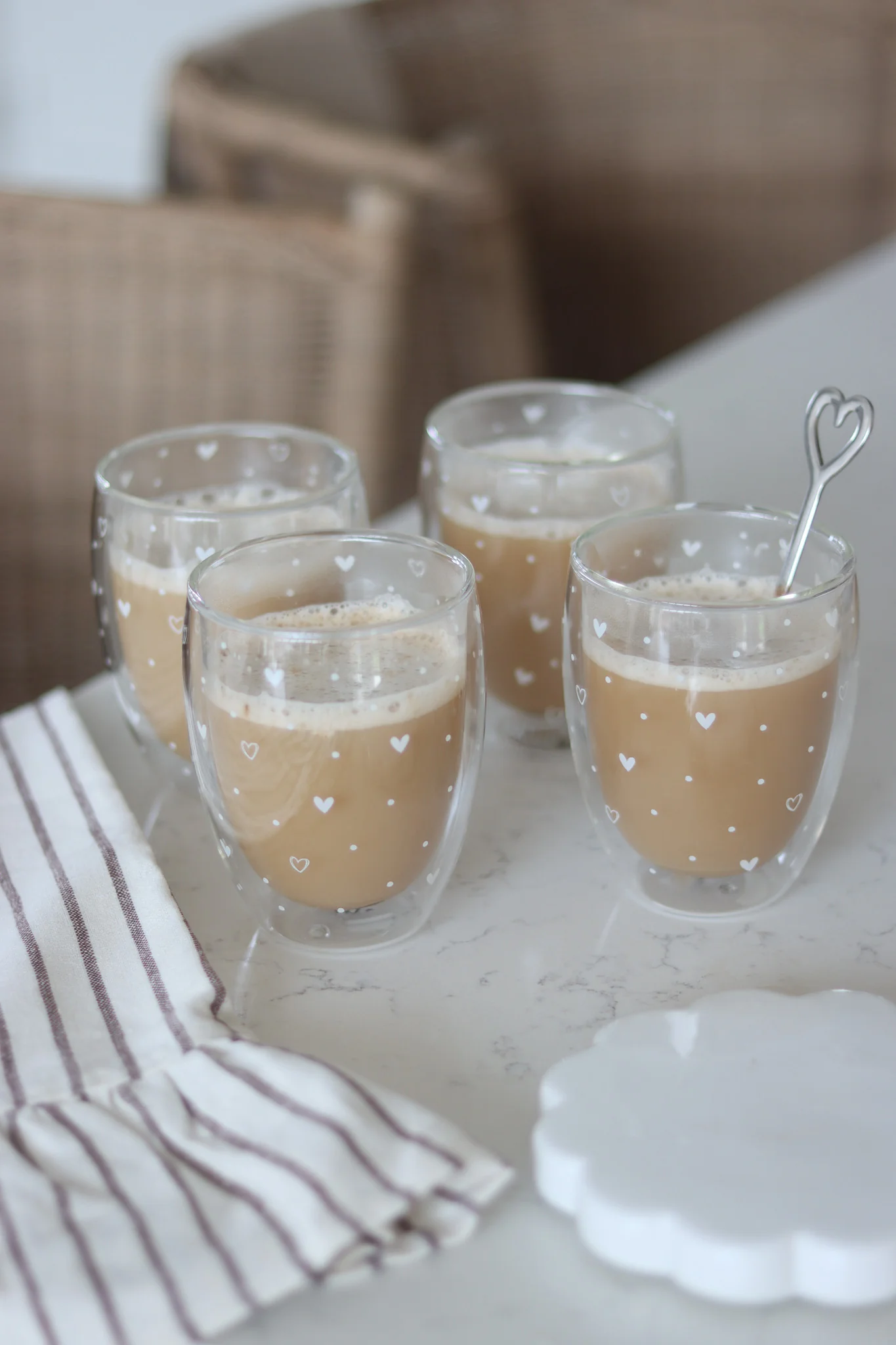 Set of 4 Double Walled Glasses - Hearts and dots White
