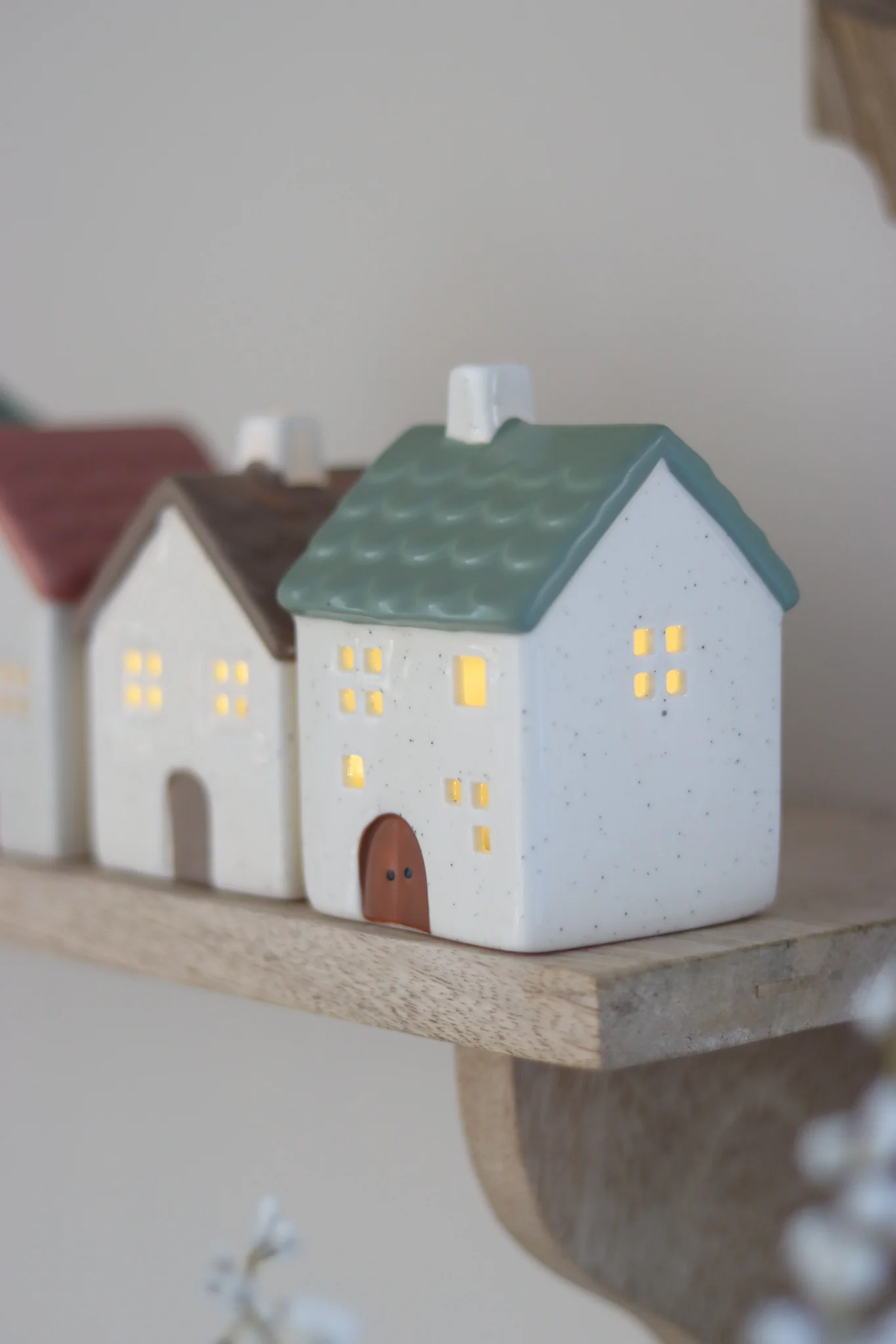 Set of 4 LED Pastel Ceramic Houses - Image 4