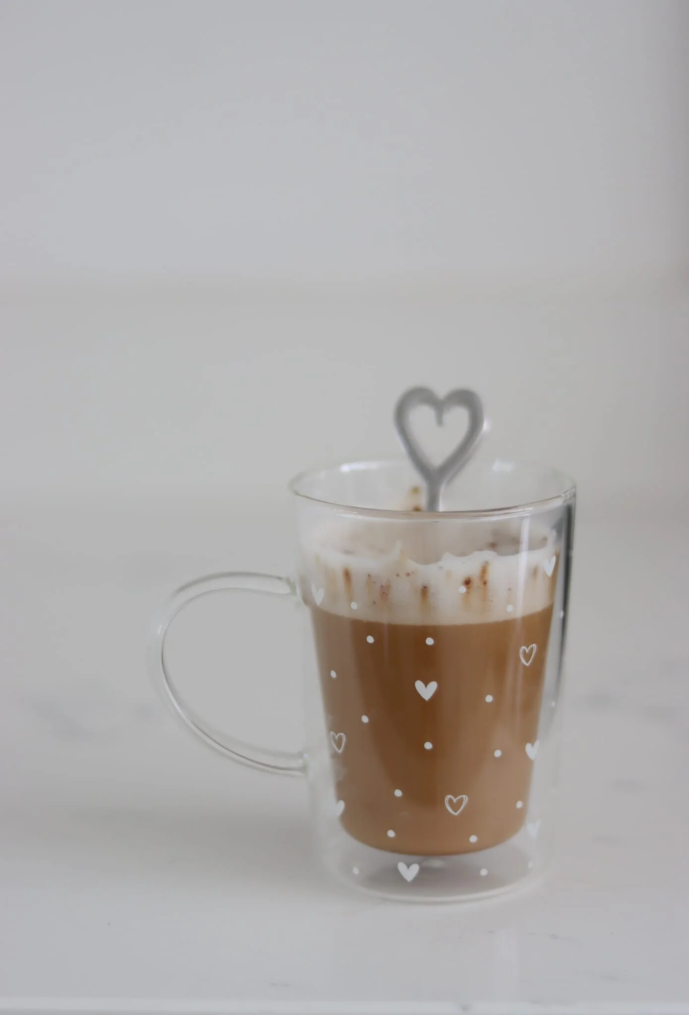 Slim Double Walled Glass Mug - Hearts and Dots/White - Image 3