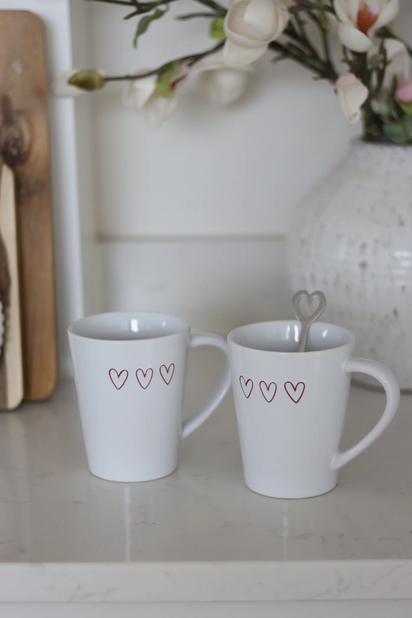 Tall Stoneware Mug Set ā 2 Piece ā 3 Pink Hearts