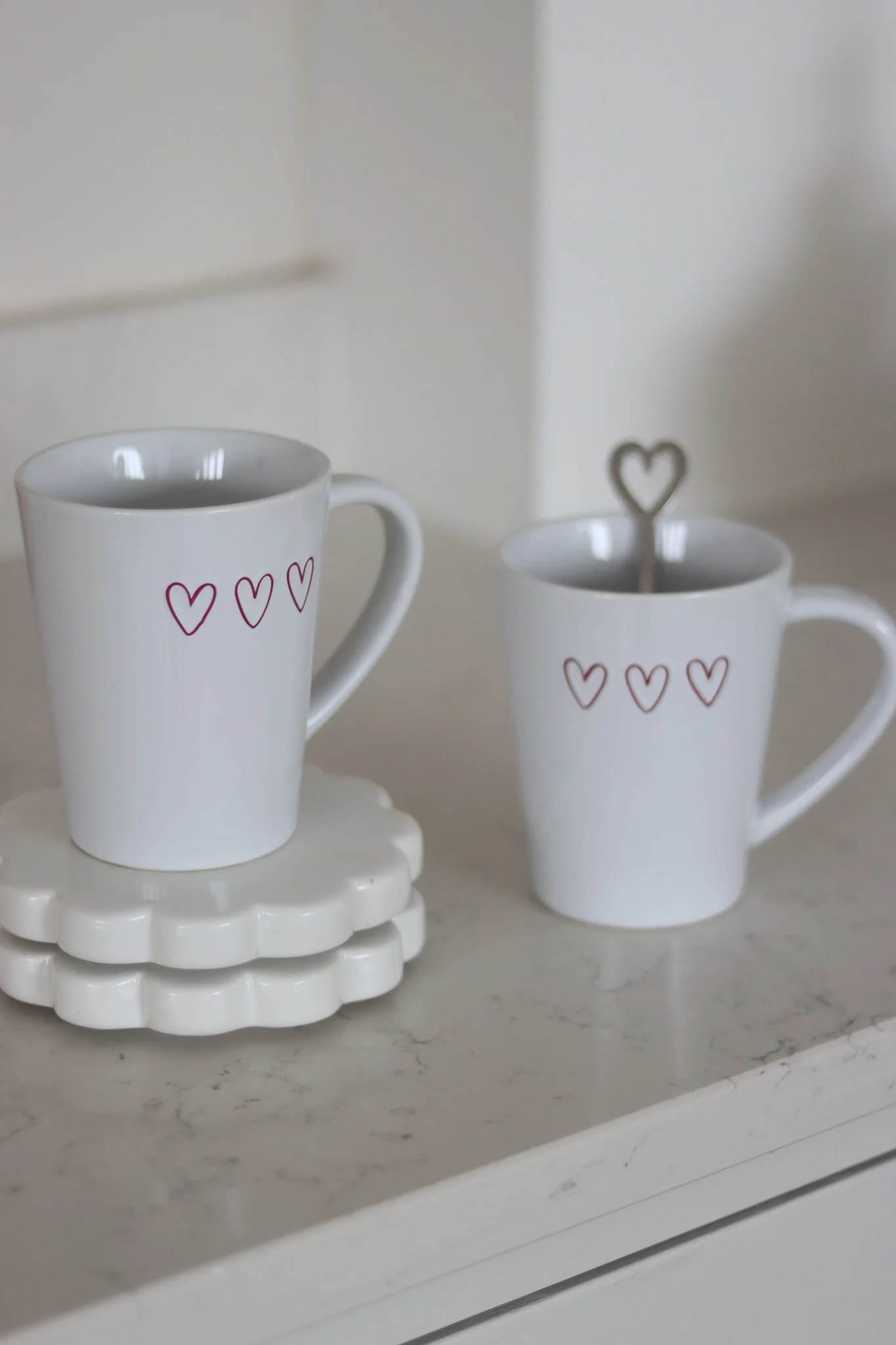 Tall Stoneware Mug Set ā 2 Piece ā 3 Pink Hearts - Image 2