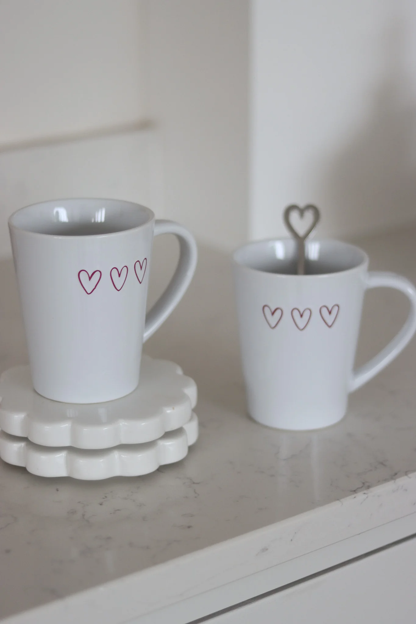 Tall Stoneware Mug Set ā 2 Piece ā 3 Pink Hearts - Image 3